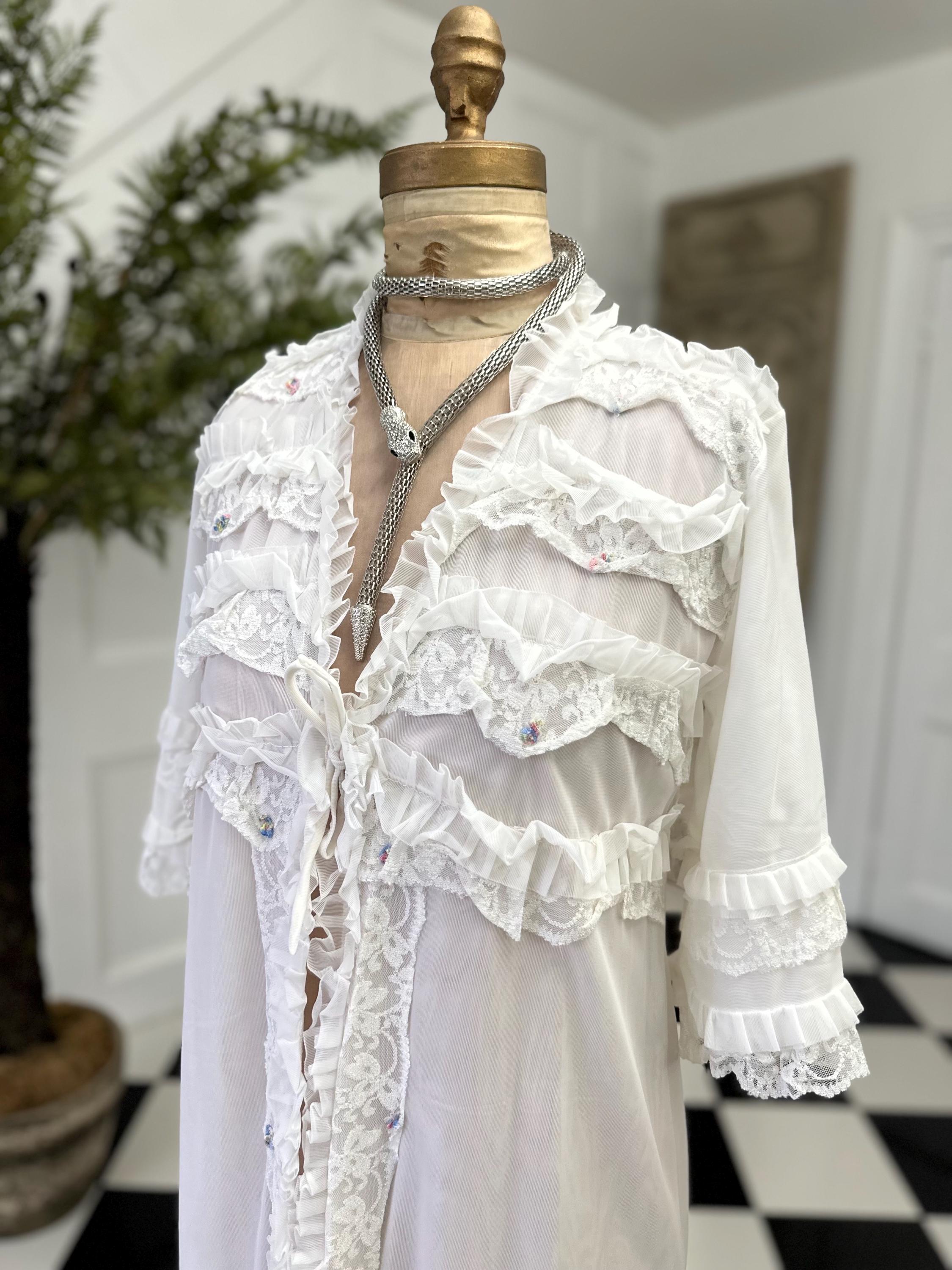 Vintage 1970s White Peignoir with Lace Ruffle and Floral Details