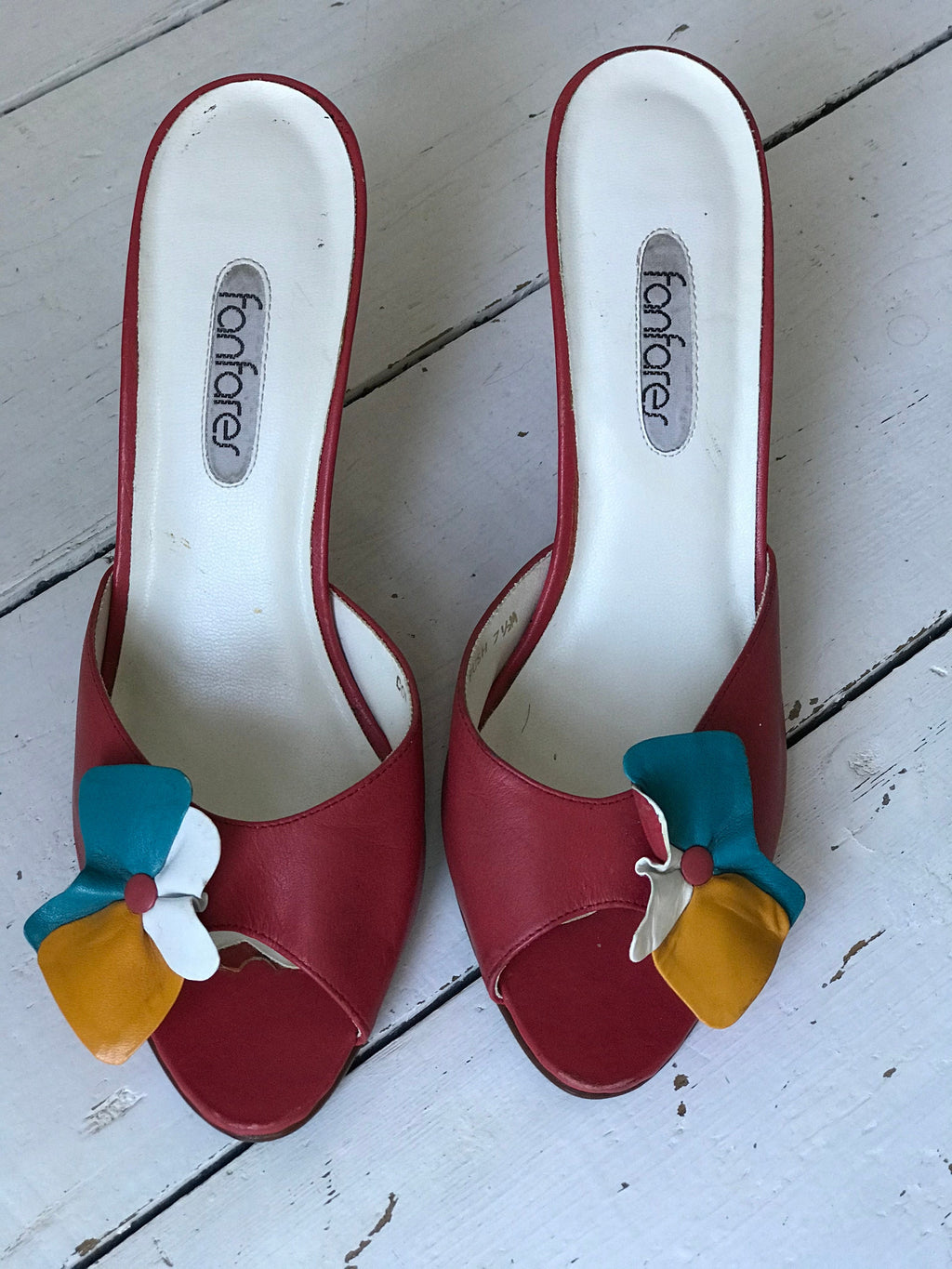Vintage 70s Red Leather Heeled Slippers with 3D Flower - UK 4 (37)