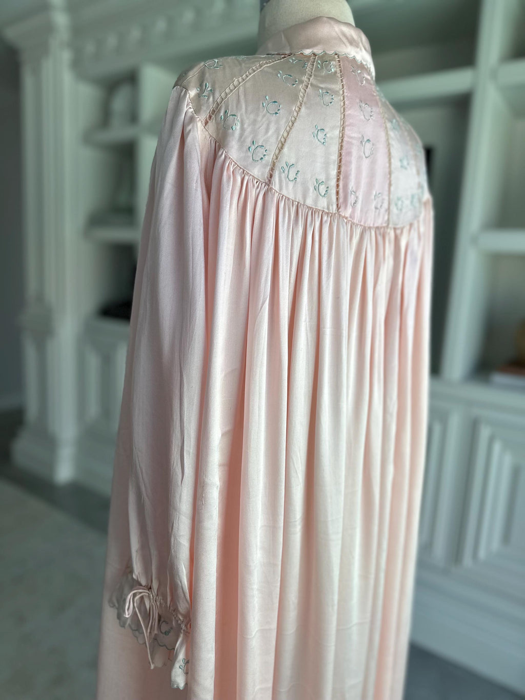 1940s Pink silk robe dressing gown