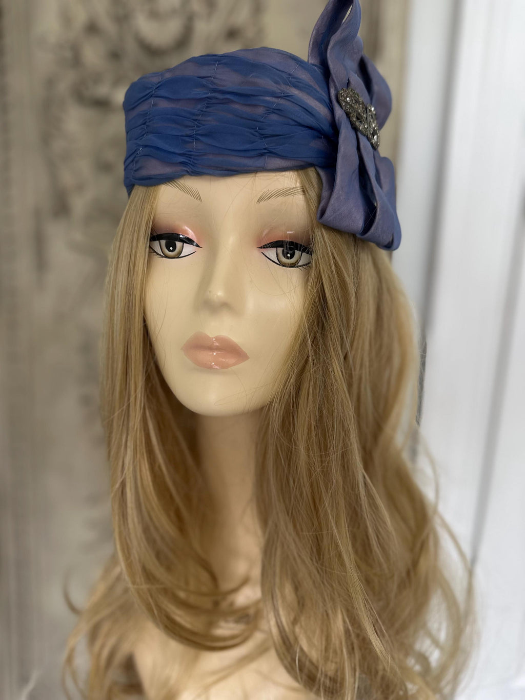 1920s head mband with a brooch