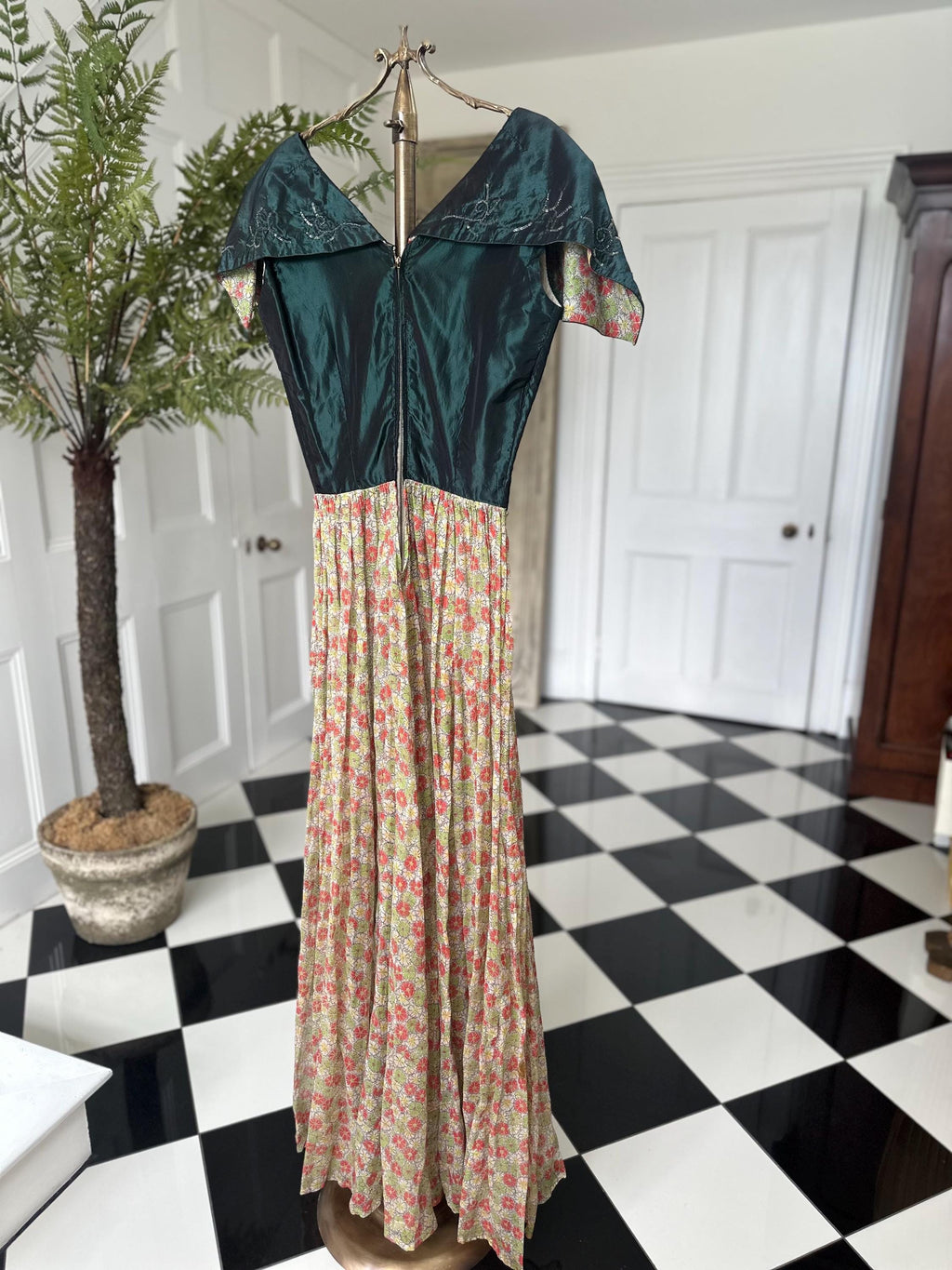 Vintage 1930s 1940s organdie and silk taffeta  ball gown with sequin details