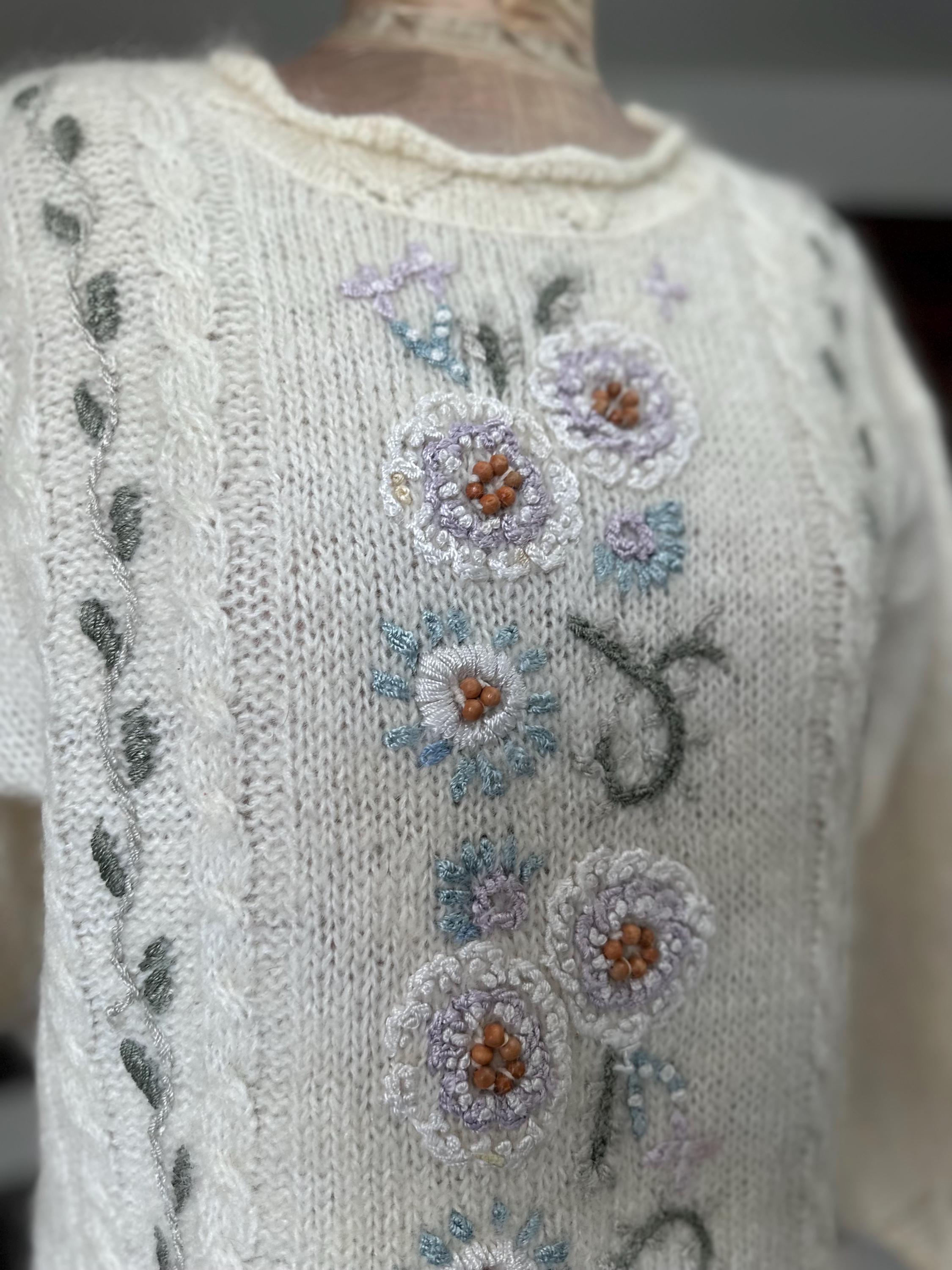 1980 Cream knitted jumper with hand embroidery details