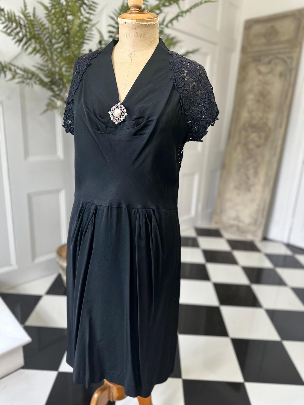 1940s Taffeta and cotton lace shift dress