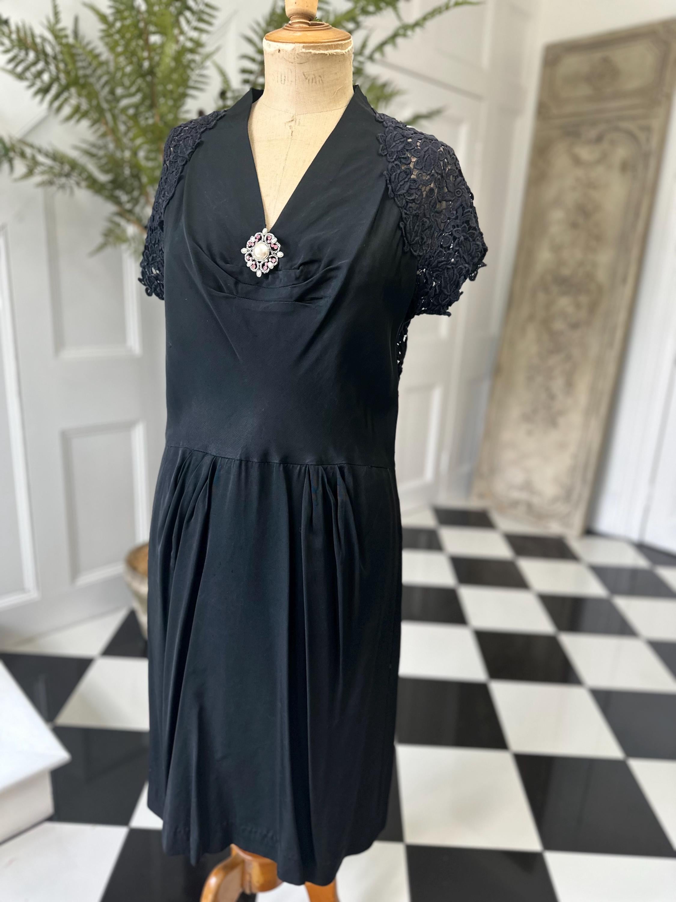 1940s Taffeta and cotton lace shift dress