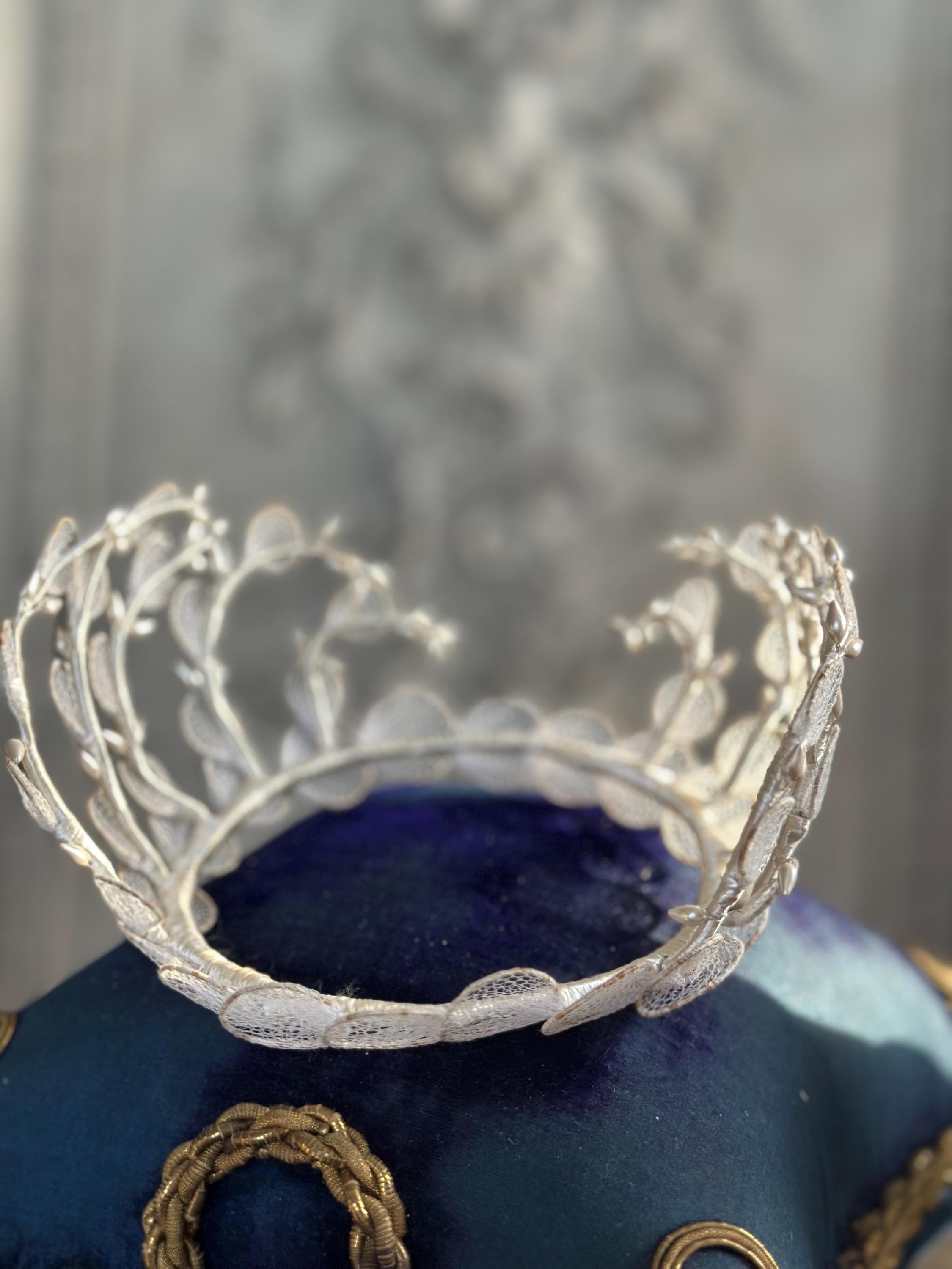 Antique 1940s  1950s Tiara with tulle
