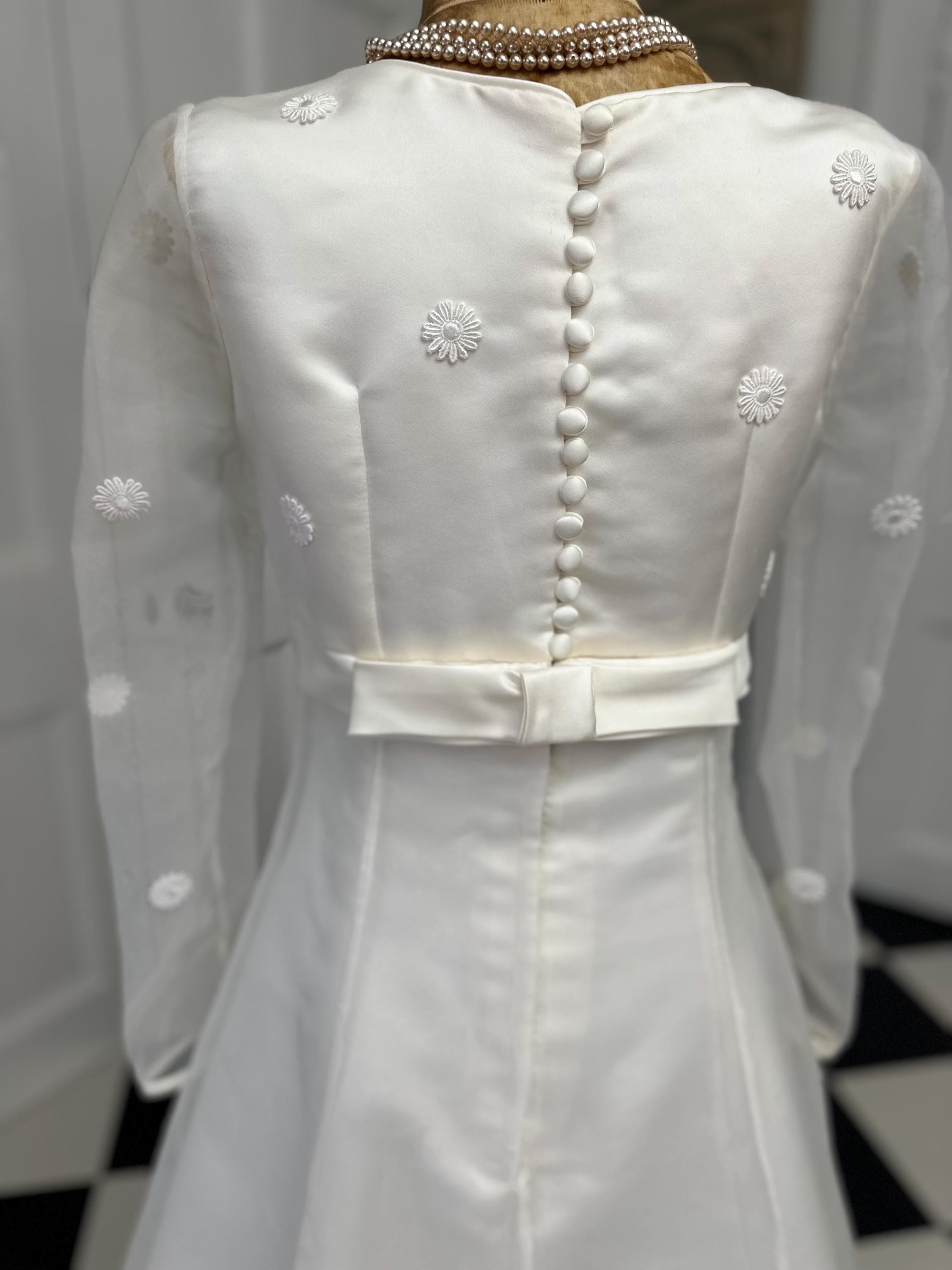 Cream Vintage 1970s Satin Wedding Dress with Organdy Overlay and pretty Daisy flowers