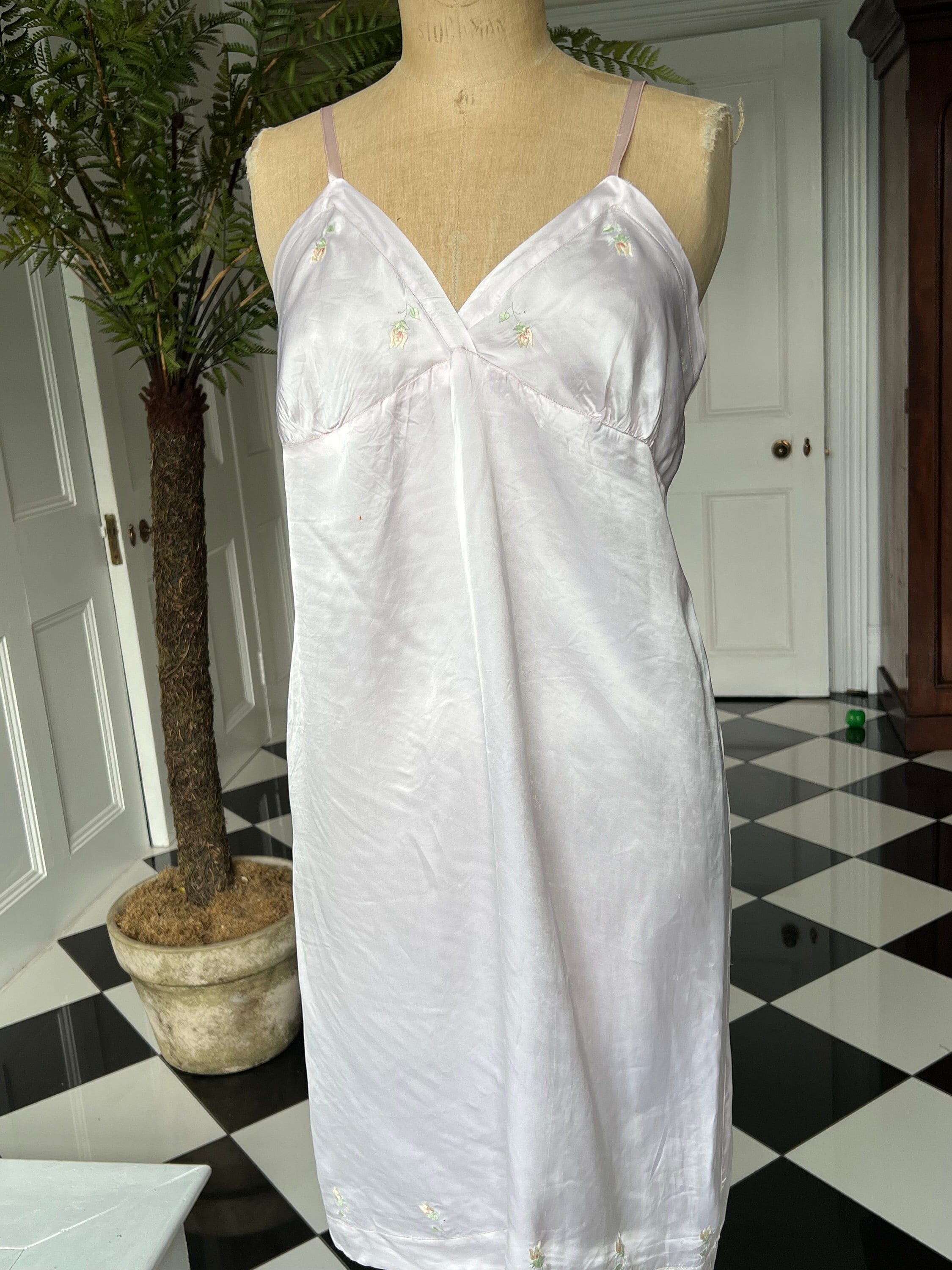 Vintage 1940 1950 pale lilac silky satin slip dress lingerie