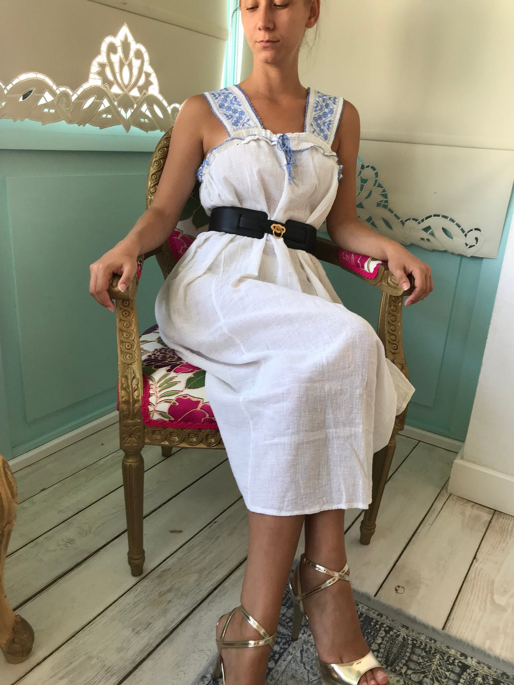 Vintage 1940s dress in hand loomed cotton with hand embroidery smock summer