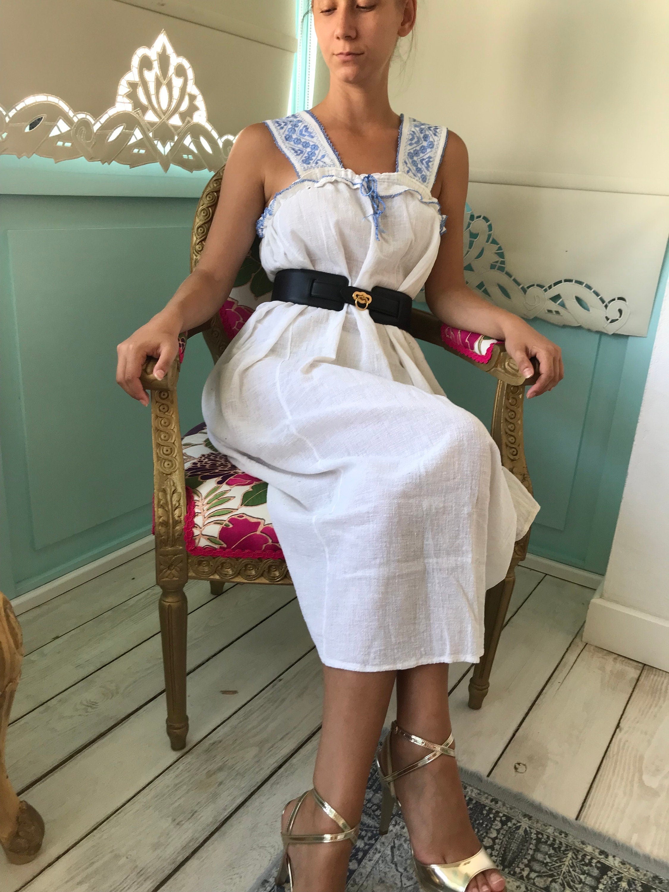 Vintage 1940s dress in hand loomed cotton with hand embroidery smock summer