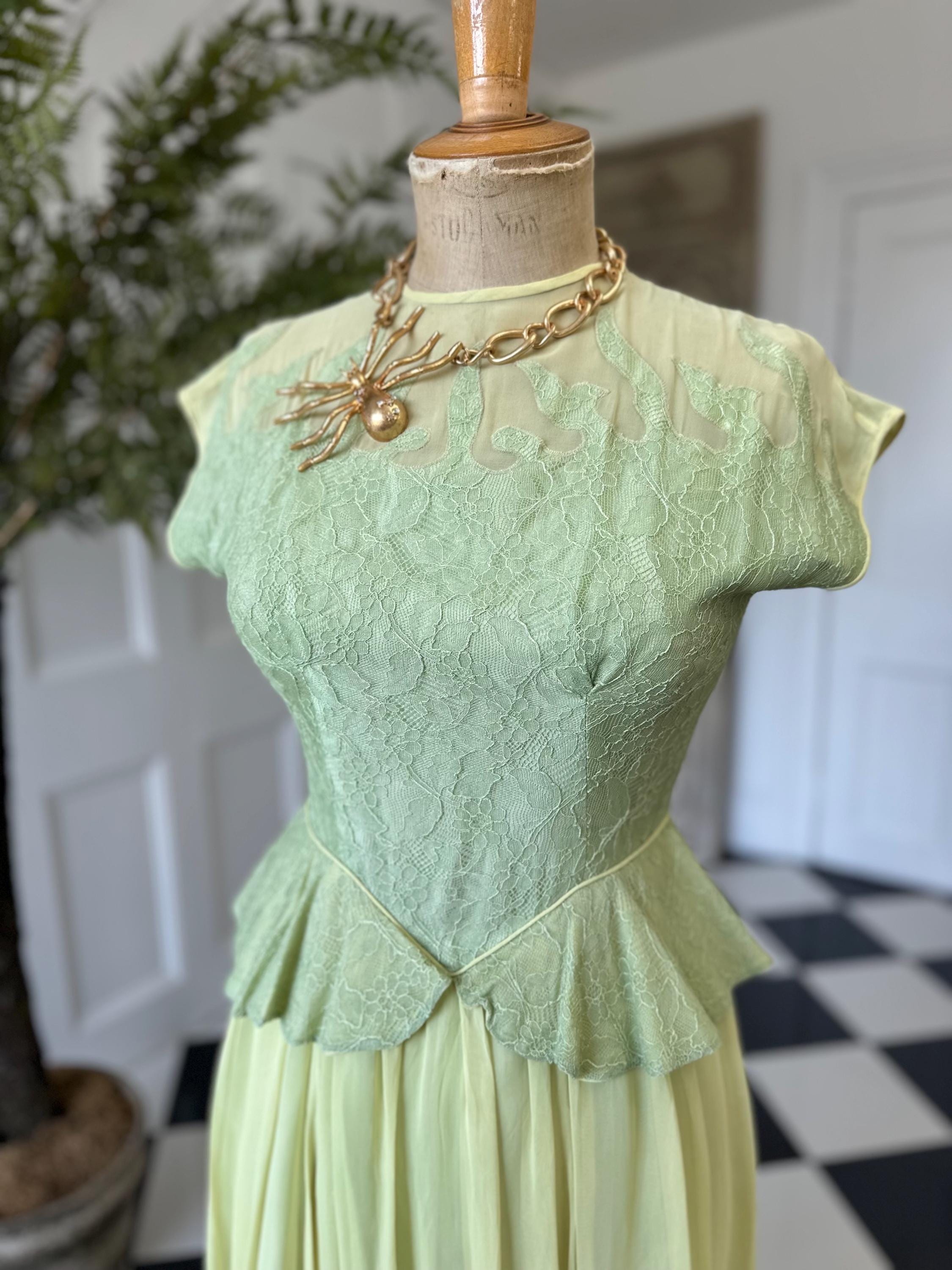 True 1940s Show Stopper Peplum Dress in chiffon and lace