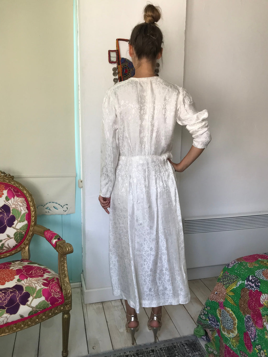 Vintage 1940s white long sleeve dress with floral details