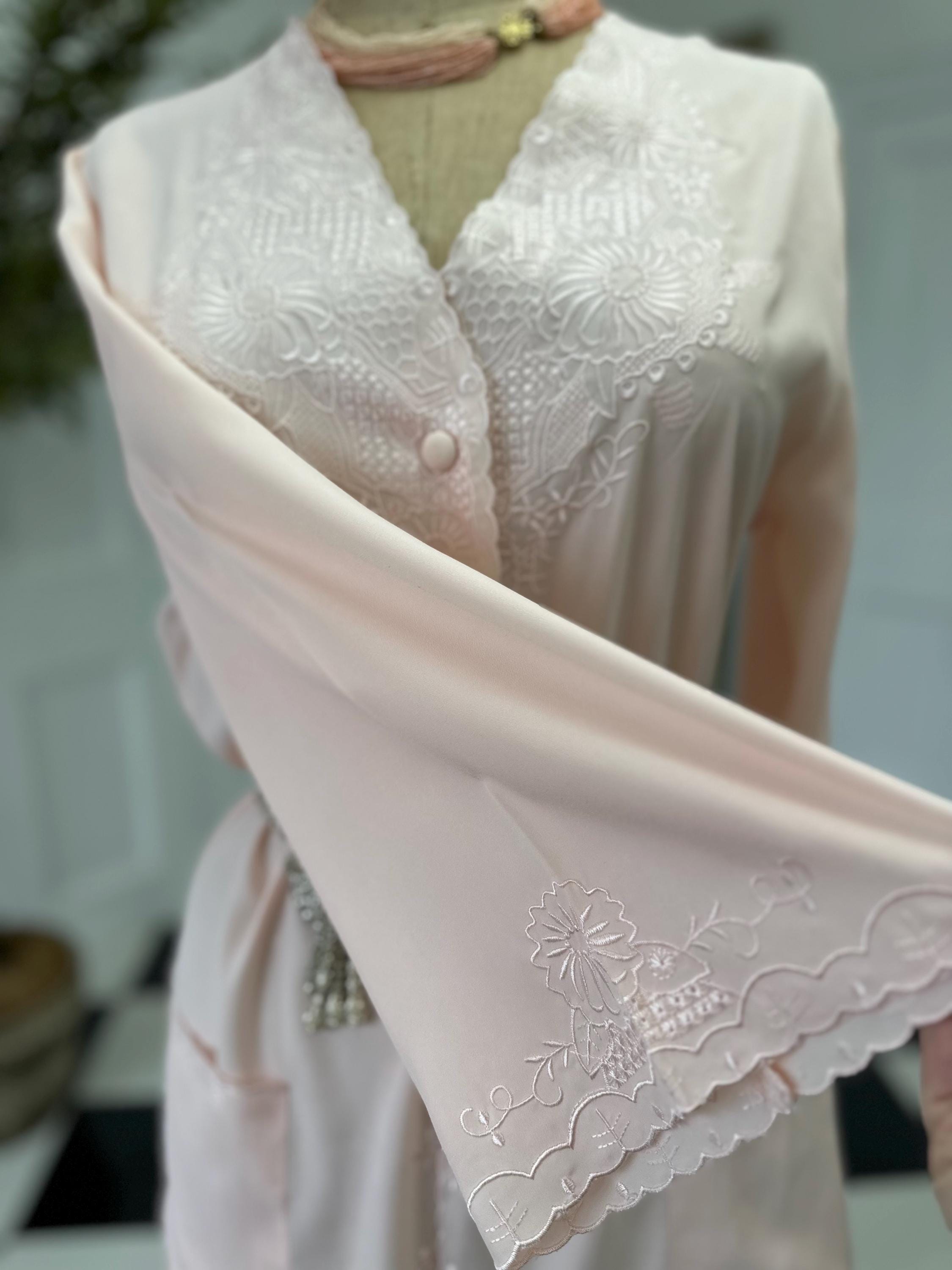Vintage 1970s Light Peach Dressing Gown Embroidered Elegance