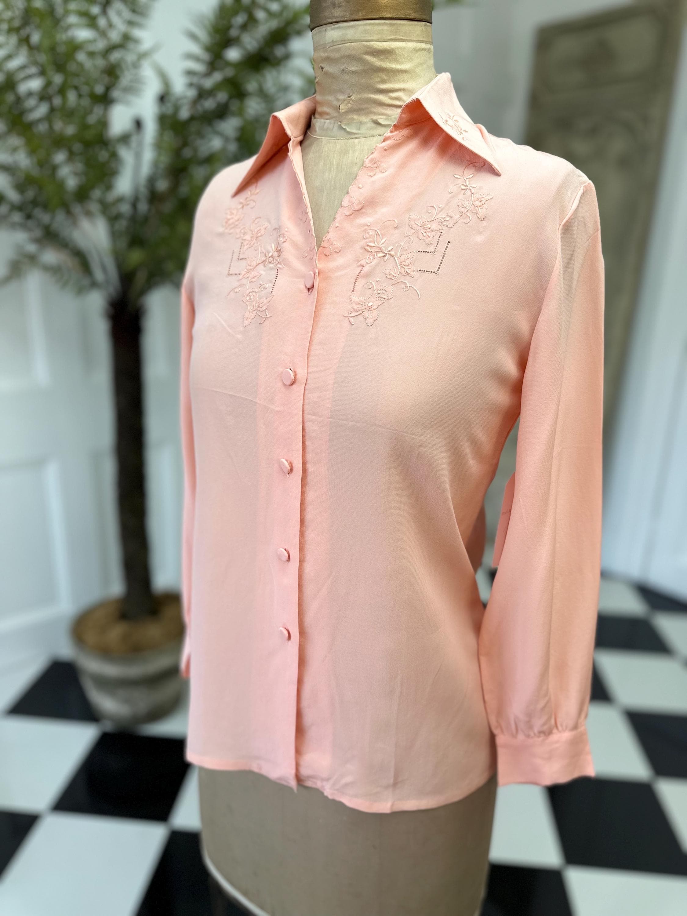1940s Peachy pink silk blouse with hand embroidery details UK8