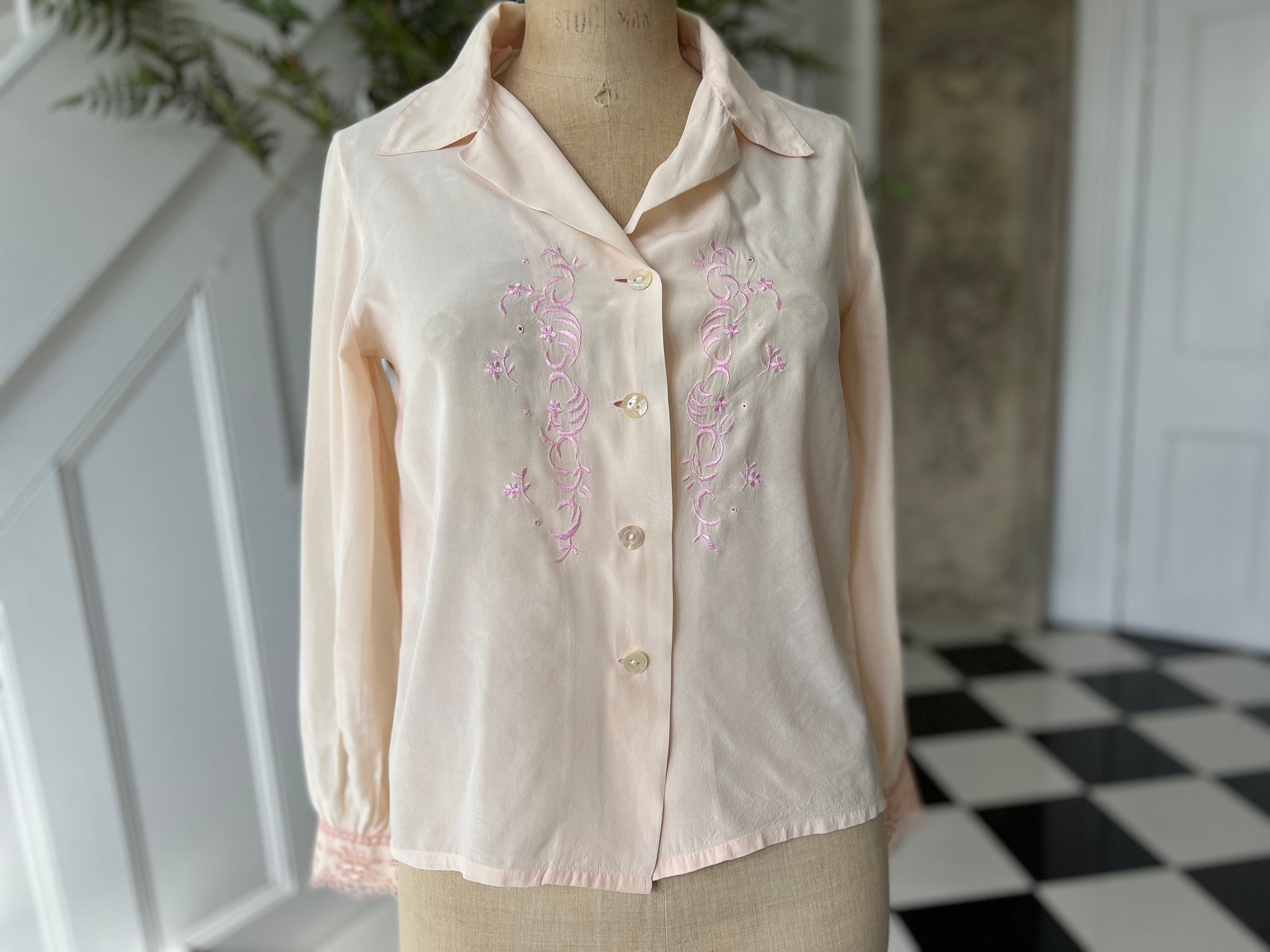 Vintage silk blouse from 1980s in light pink and lace