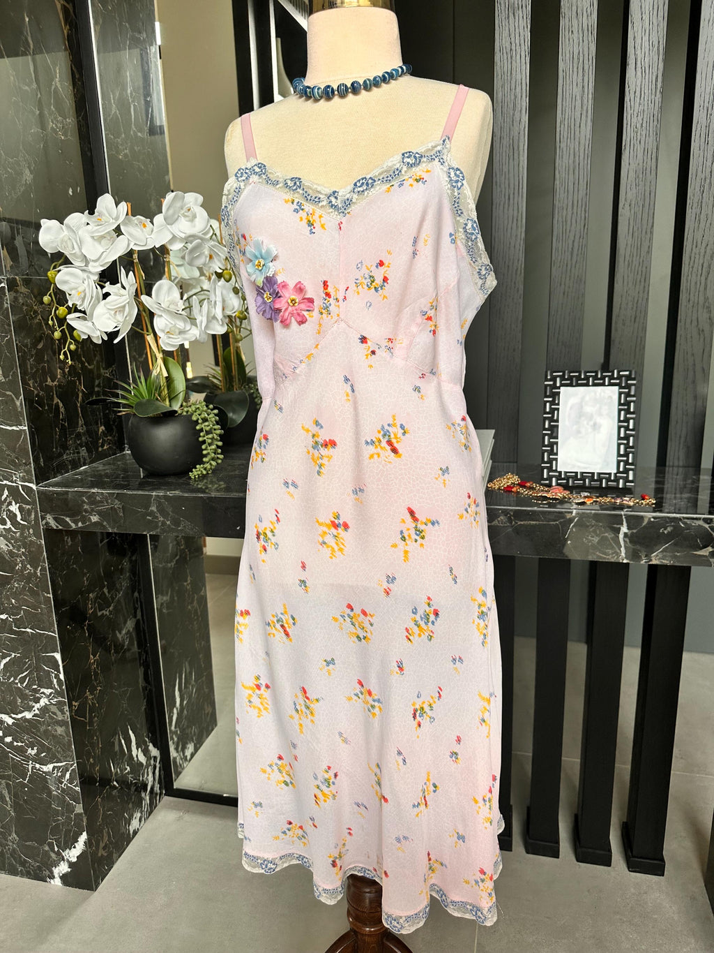 Antique 1930s Floral Slip – Authentic Art Deco Pink Daisy Print Gown with 3D Florals