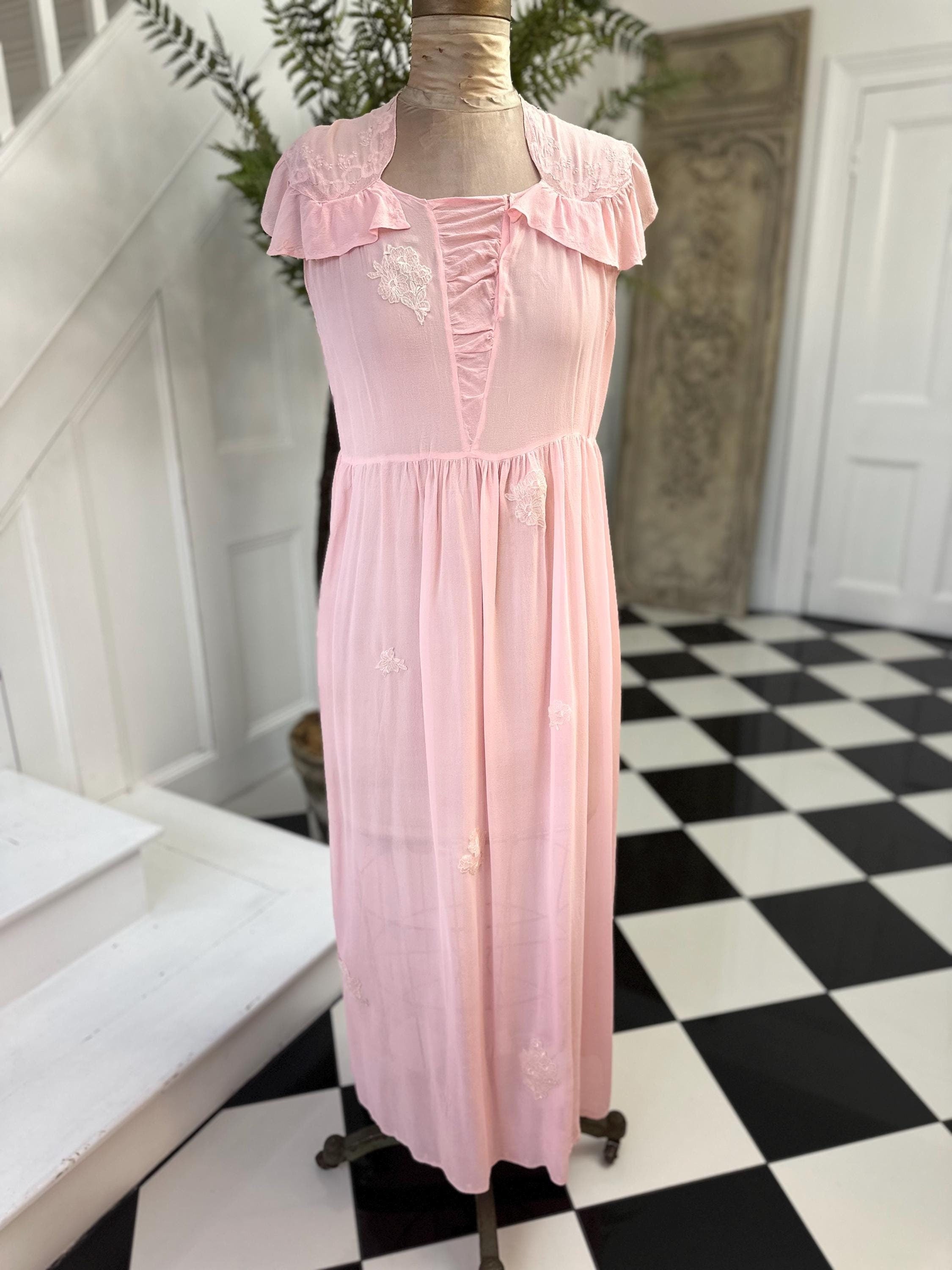1940s Pink silk crepe dress with hand embroidery details on the shoulder added lace appliqués