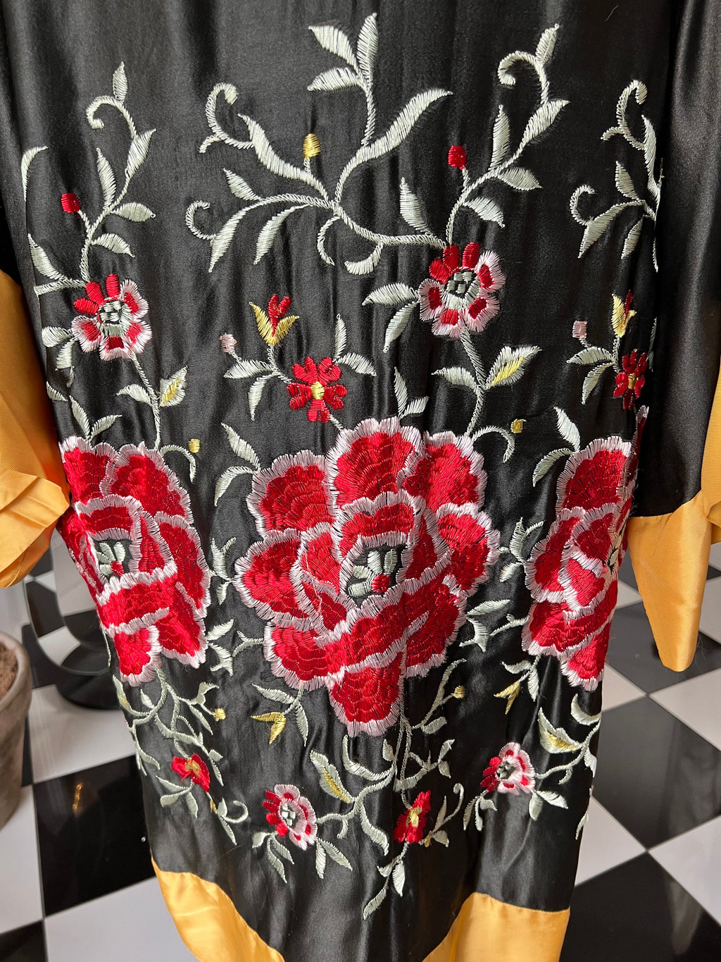 vintage 1930 40s satin kimono with floral embroidery