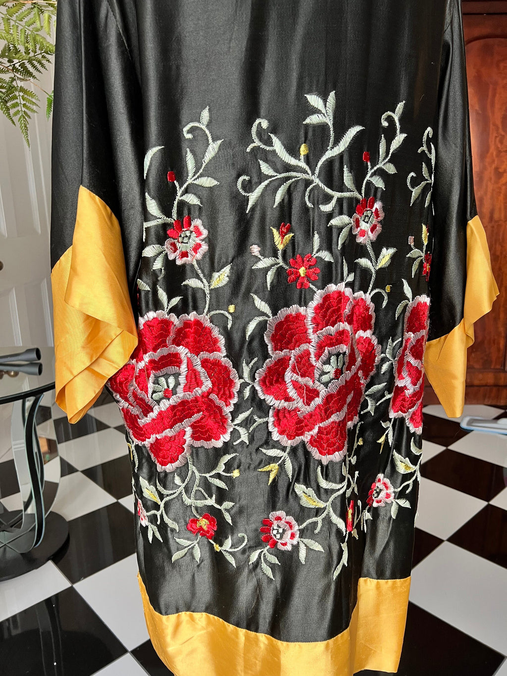 vintage 1930 40s satin kimono with floral embroidery