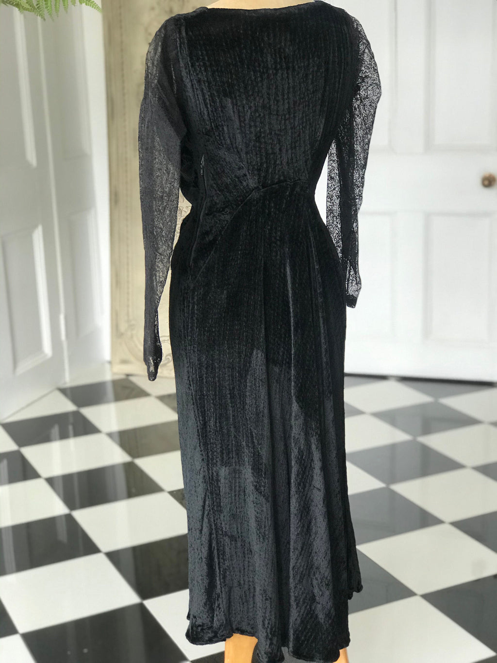 1940s dress in silk velvet and organdie velvet sleeves