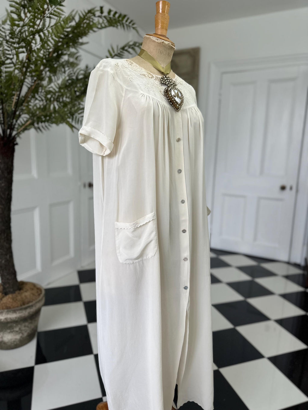 Vintage 1950s Cream Silk Housecoat with Hand Embroidery