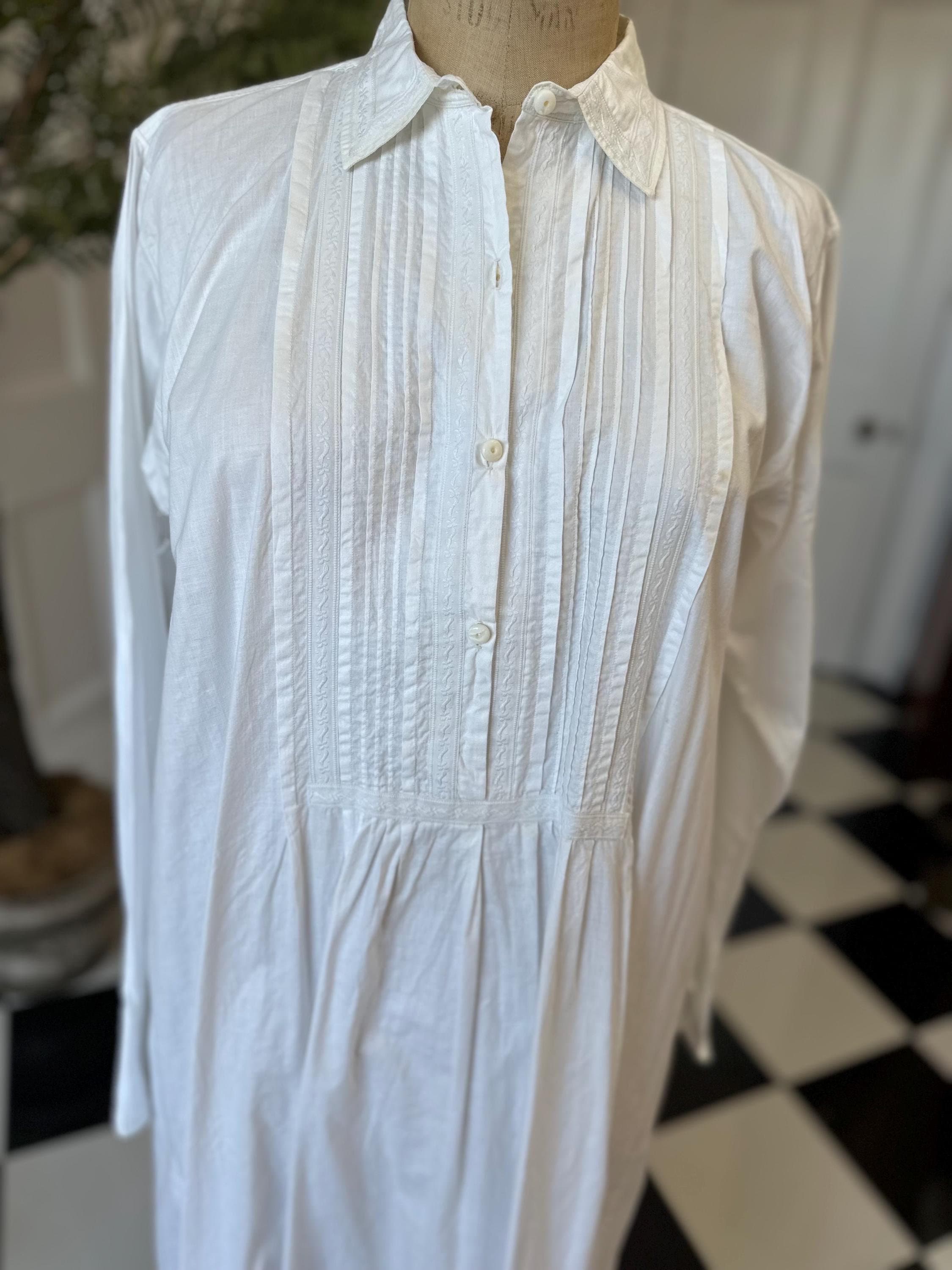 Victorian white long nightgown with long sleeve in smock style
