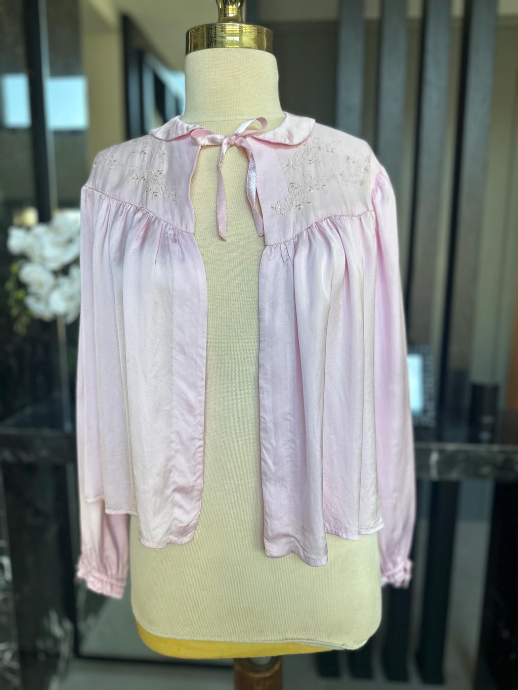 Antique 1940s pink Satin Bed Jacket – Authentic with Lace Trim Boler