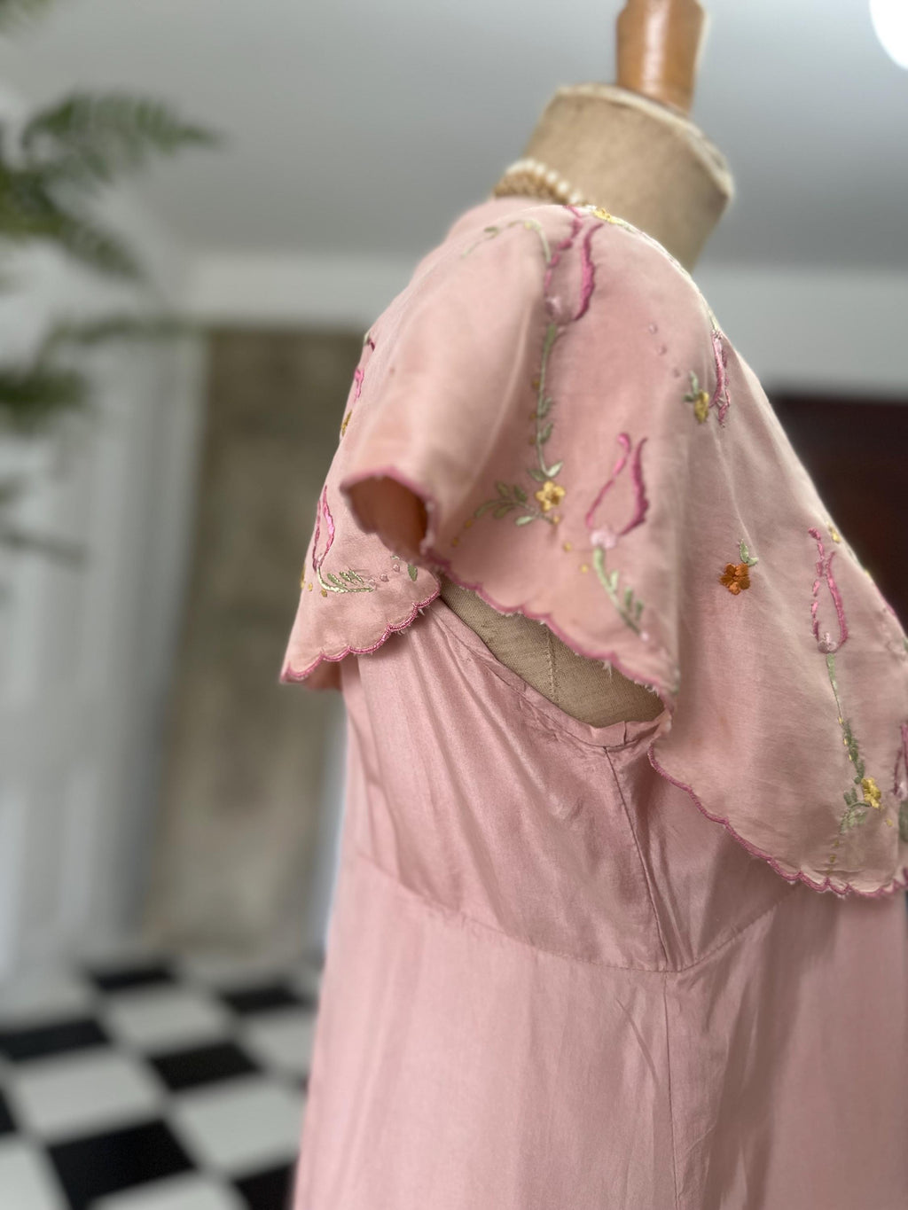 Rare 1940s Vintage dusky pink silk nightgown dress