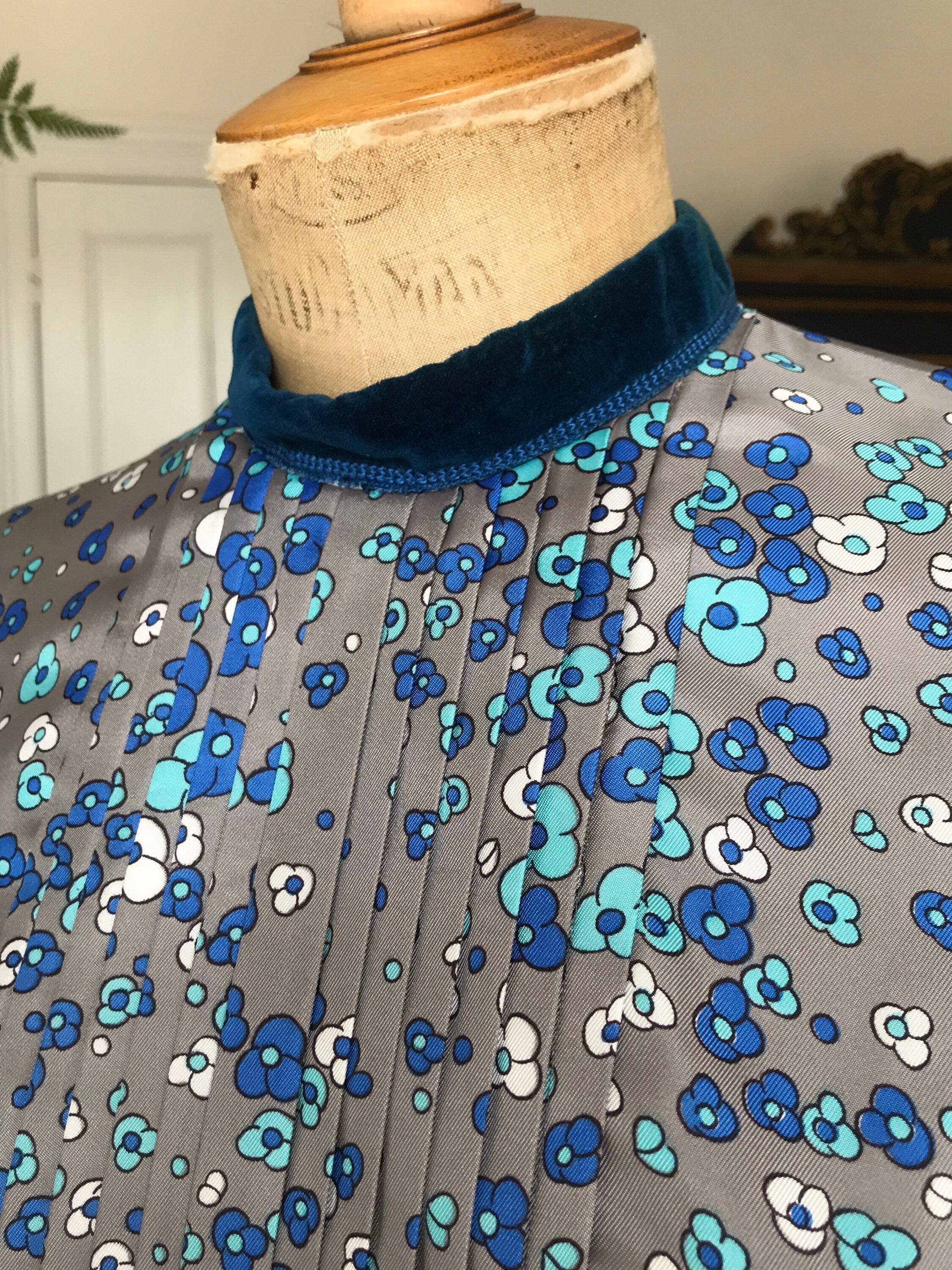1960s French pretty floral dress