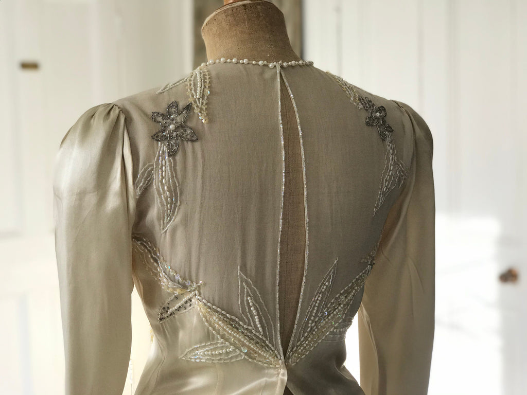 1980s sexy stylish wedding dress silk and pearl embellishment label Vermeuil cache