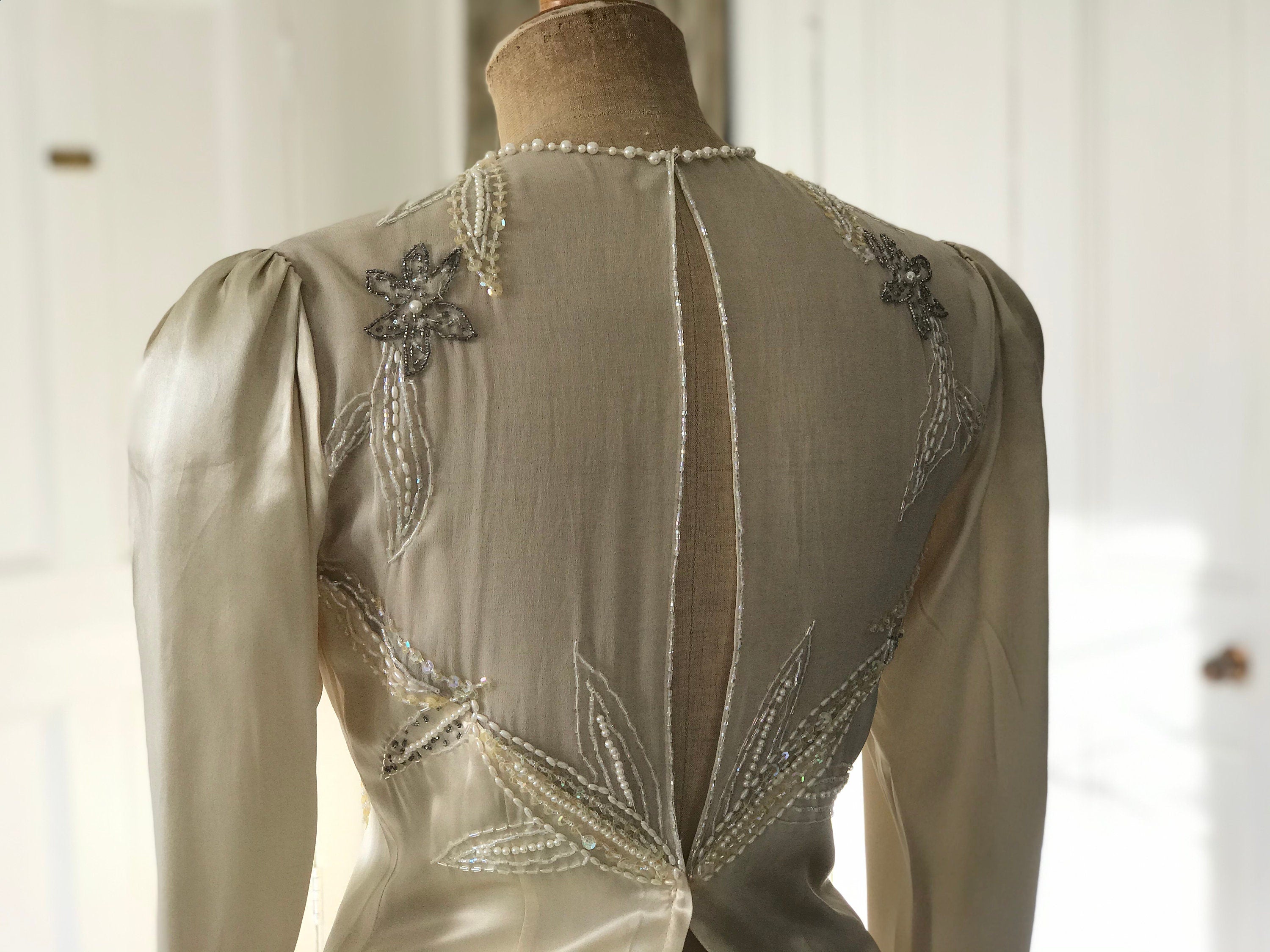 1980s sexy stylish wedding dress silk and pearl embellishment label Vermeuil cache