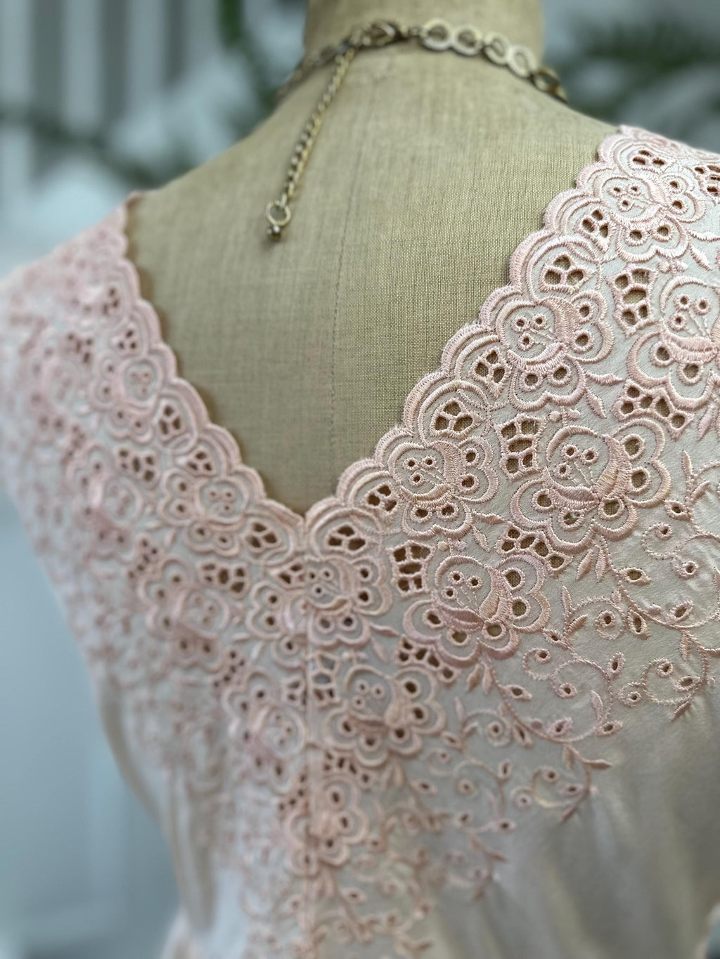 1940s 1950s Vintage romantic peach silky embroidery long slip