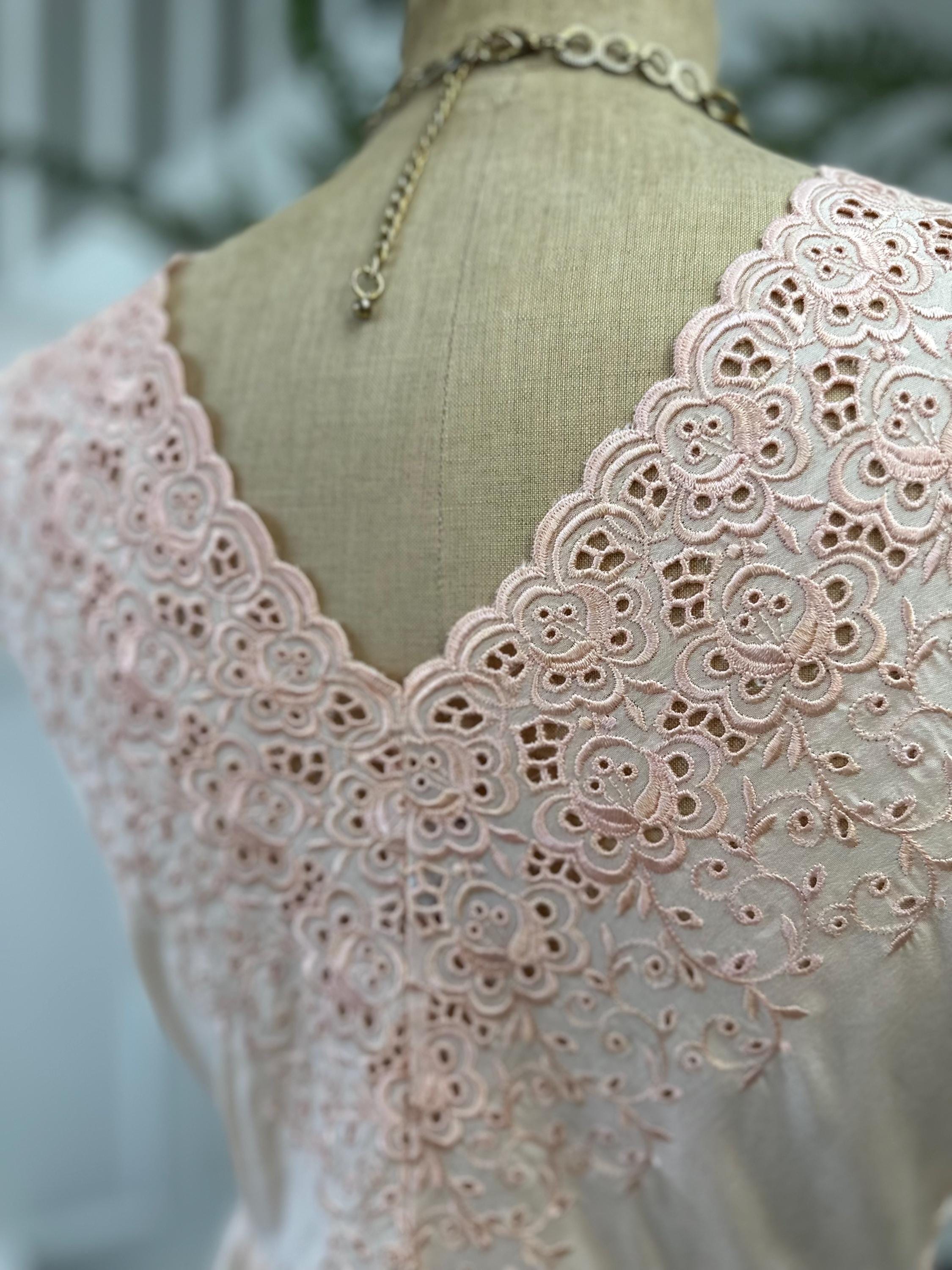 1940s 1950s Vintage romantic peach silky embroidery long slip