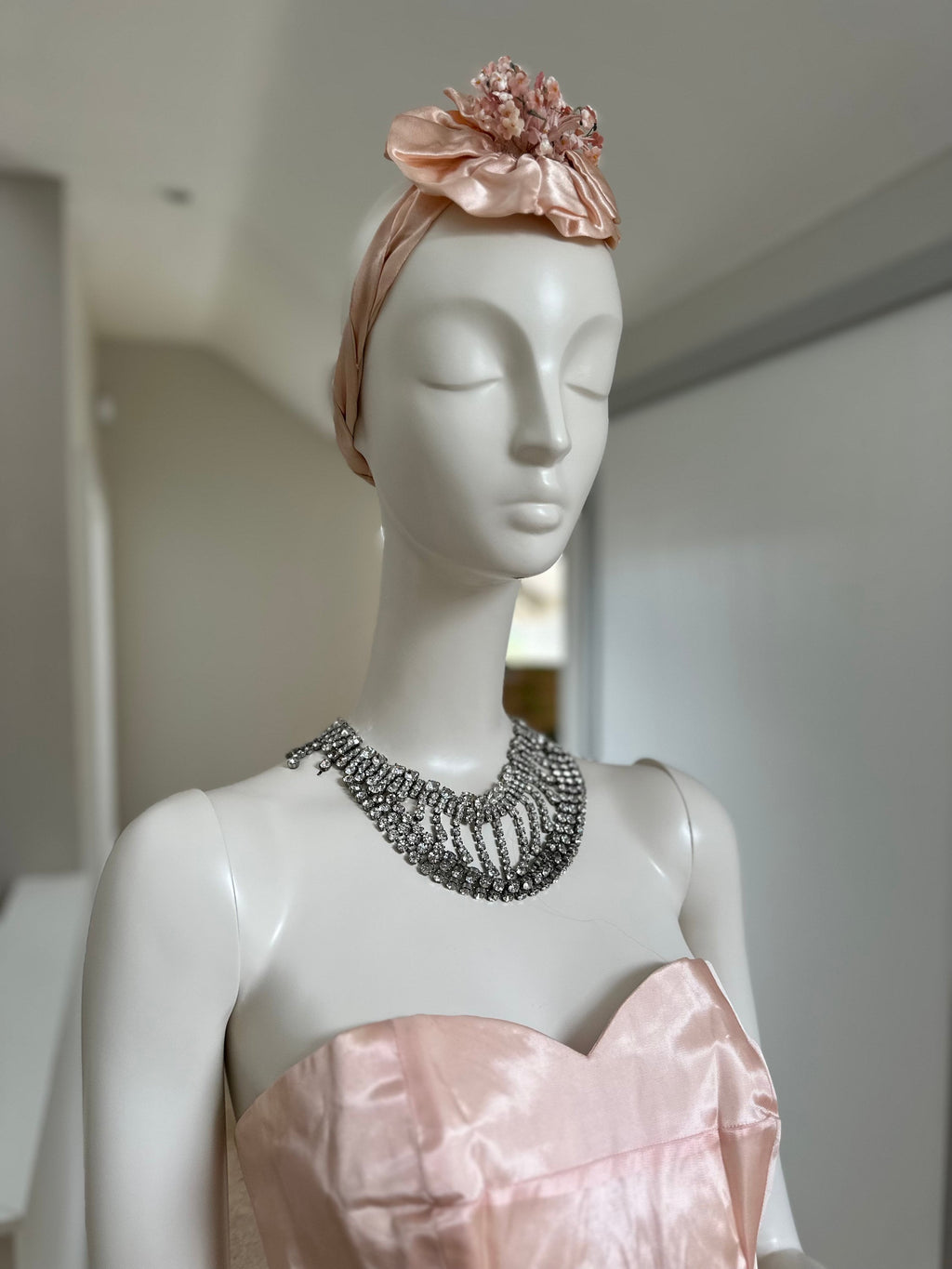 Vintage 1930s pink satin head band fasinator with tiny velvet flowers