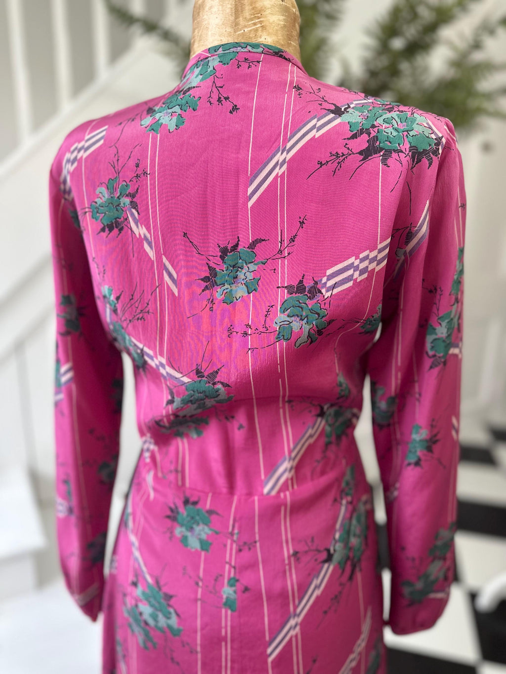 1970s vintage pink floral silk dress