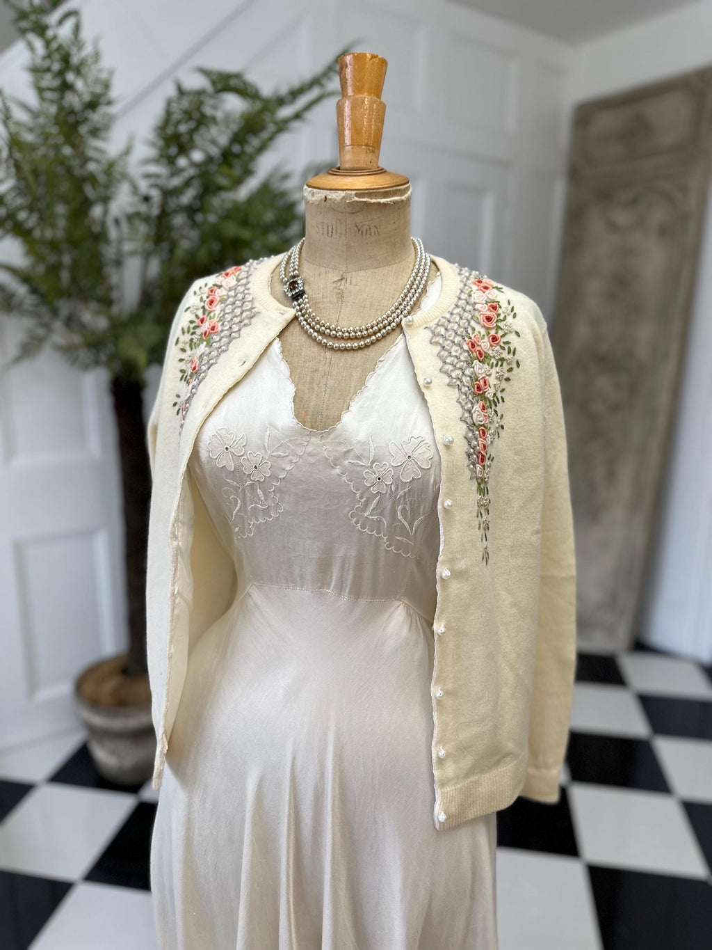 1950s Cream wool embroidery and pearl details