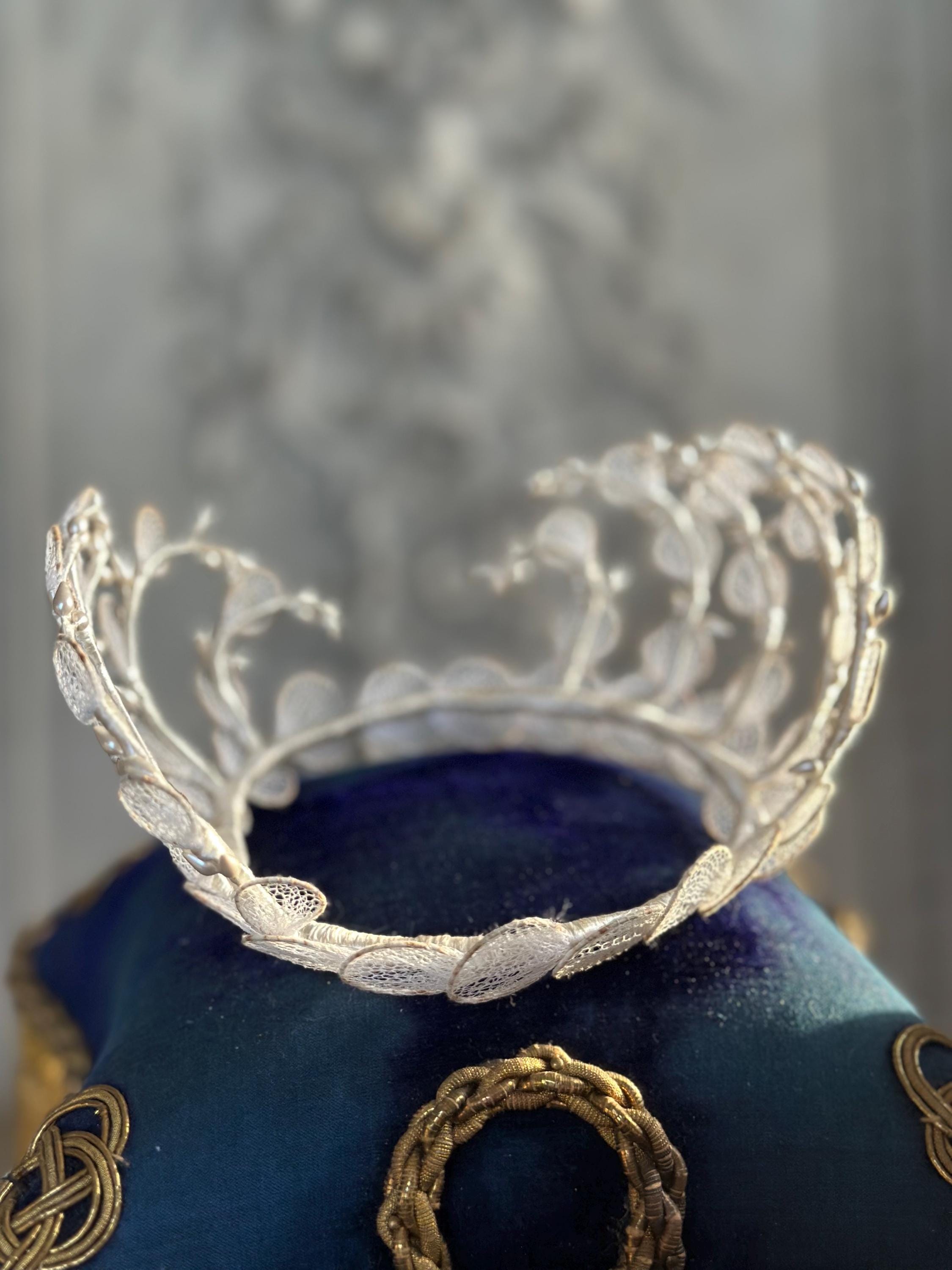 Antique 1940s  1950s Tiara with tulle