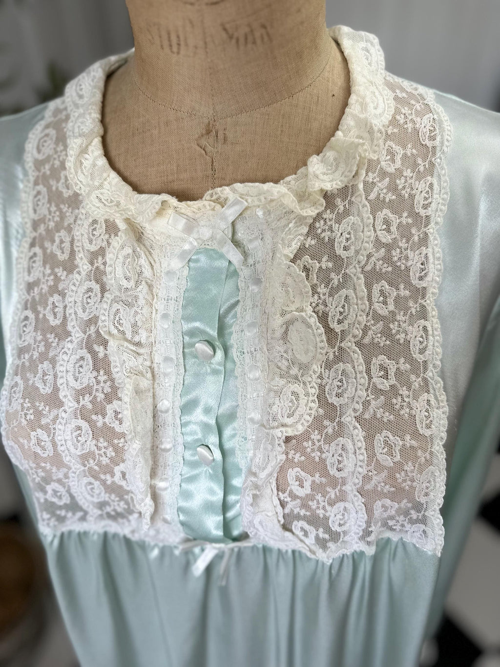 1940s Romantic long sleeve mint green with lace detailed smock nightdress
