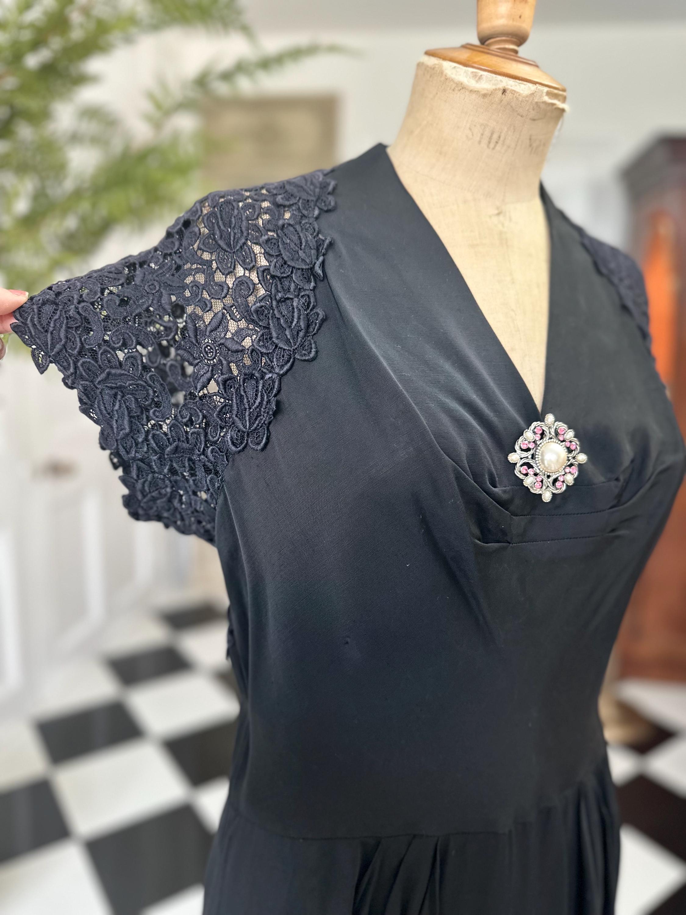 1940s Taffeta and cotton lace shift dress