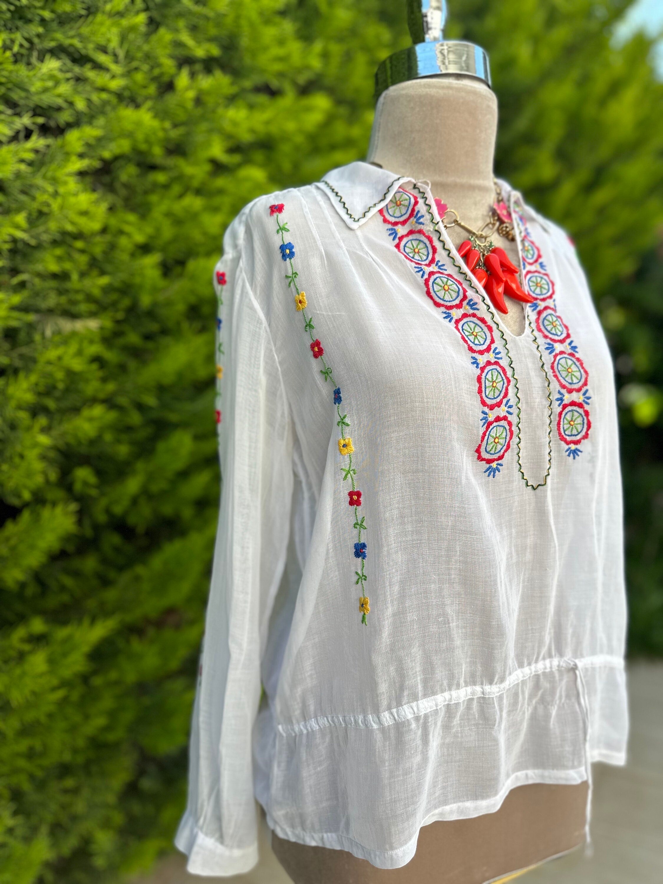 1930s fine white muslin hand embroidered long sleeve blouse