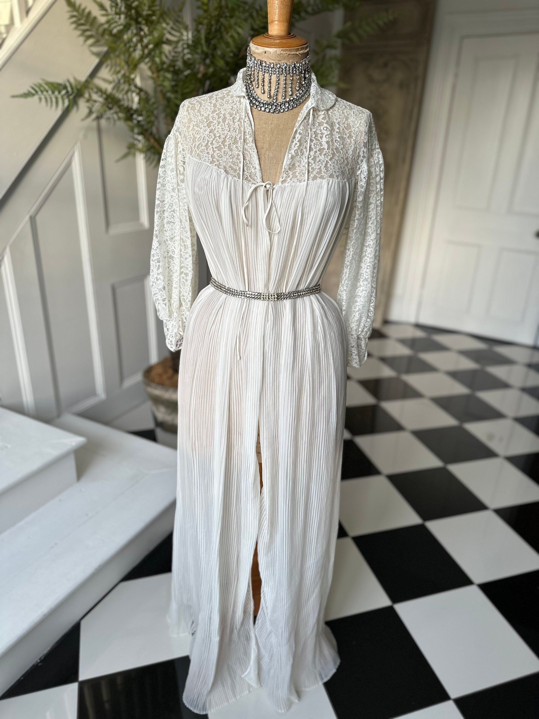 1970 Sheer pleated with lace robe peignoir