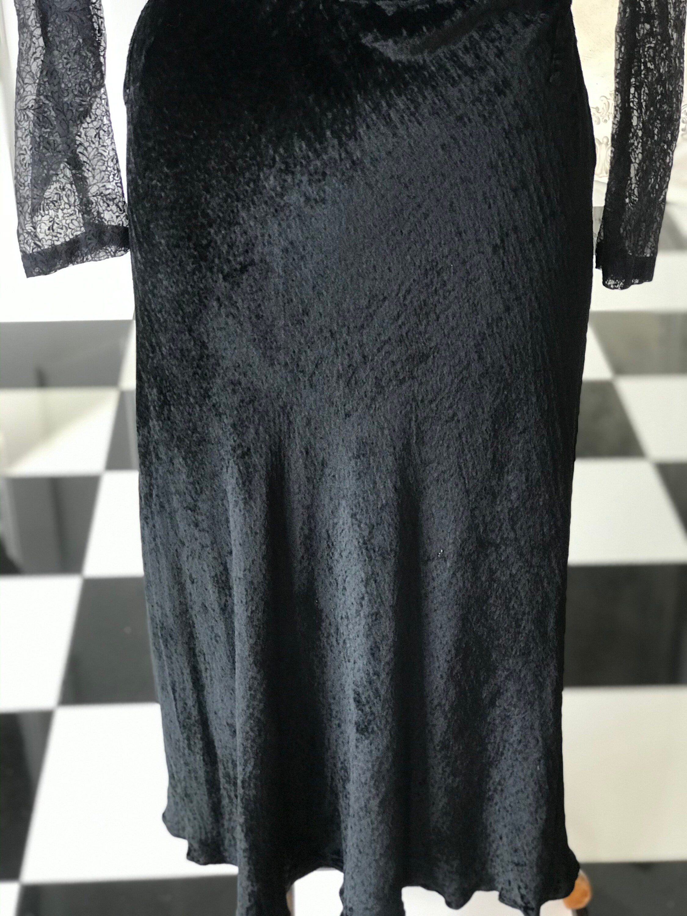 1940s dress in silk velvet and organdie velvet sleeves