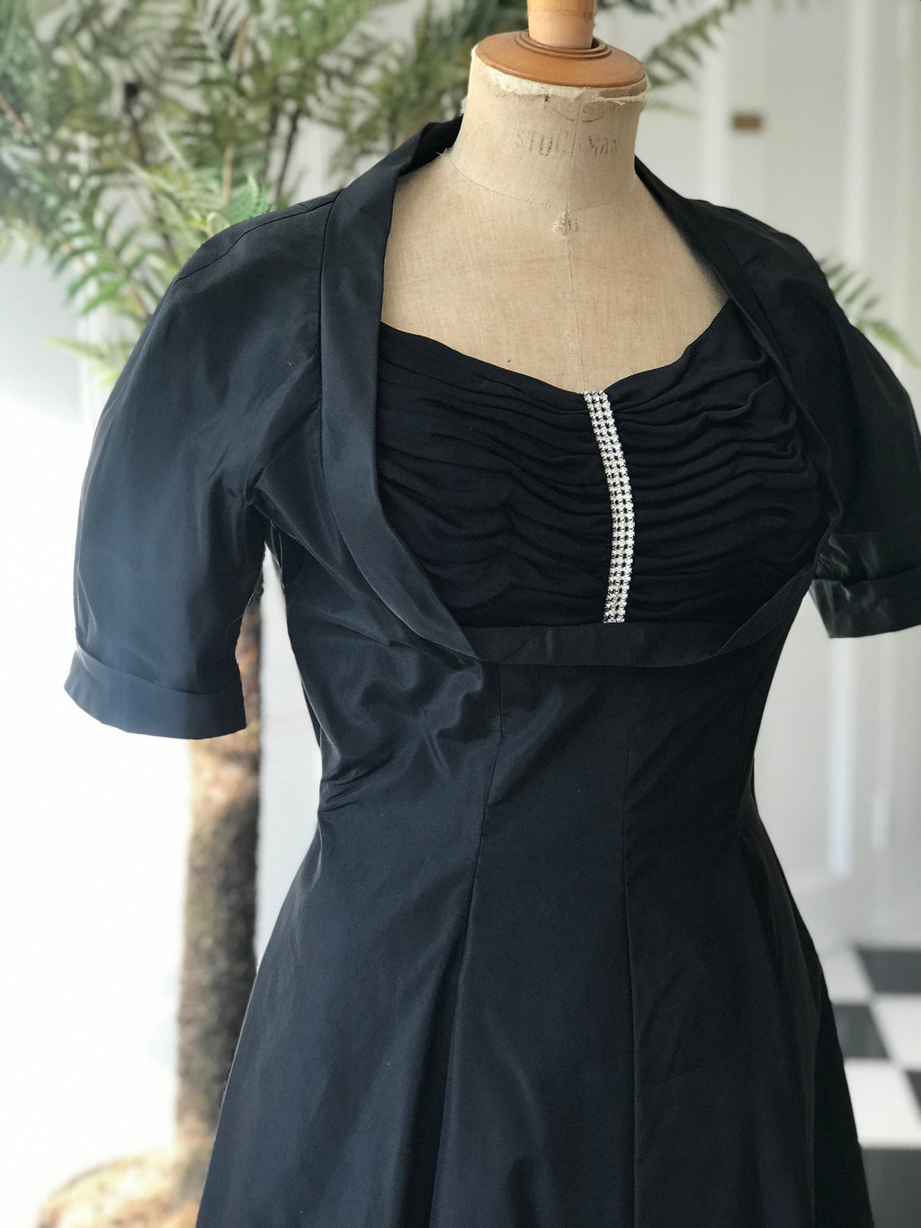 1950s Black Taffeta Cocktail Dress – Reich Original, Full Circle Skirt, Hollywood Regency Style