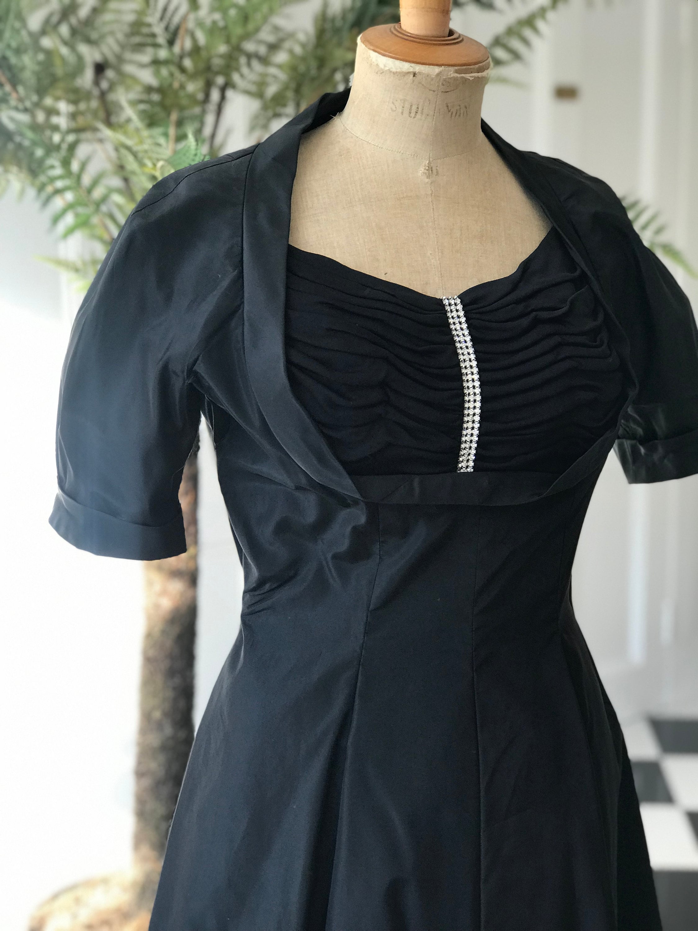 1950s Black Taffeta Cocktail Dress – Reich Original, Full Circle Skirt, Hollywood Regency Style