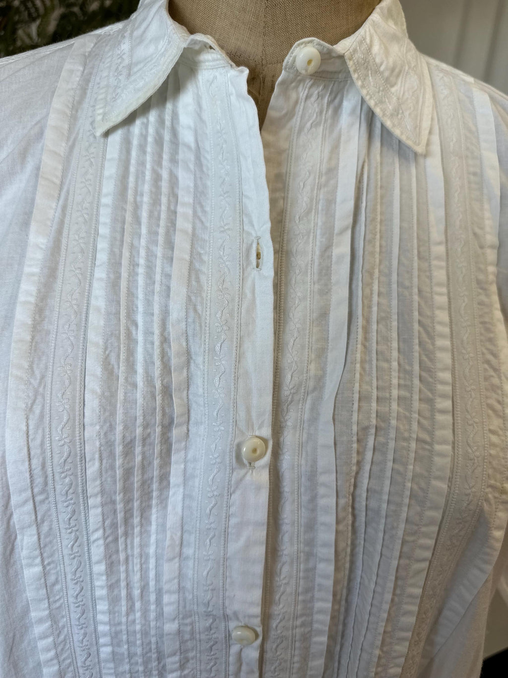 Victorian white long nightgown with long sleeve in smock style