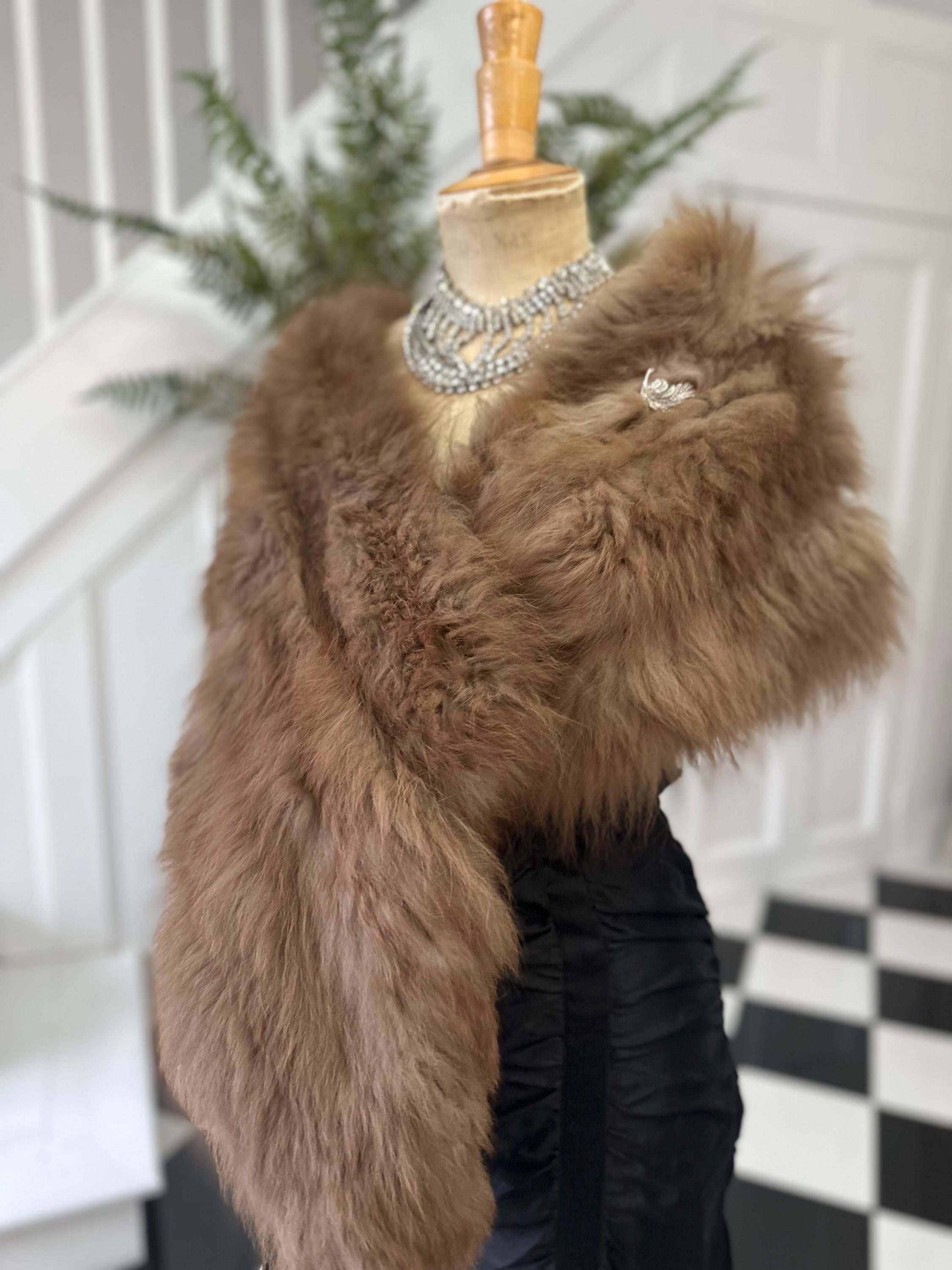 1940s Cream fur shrug with brooch