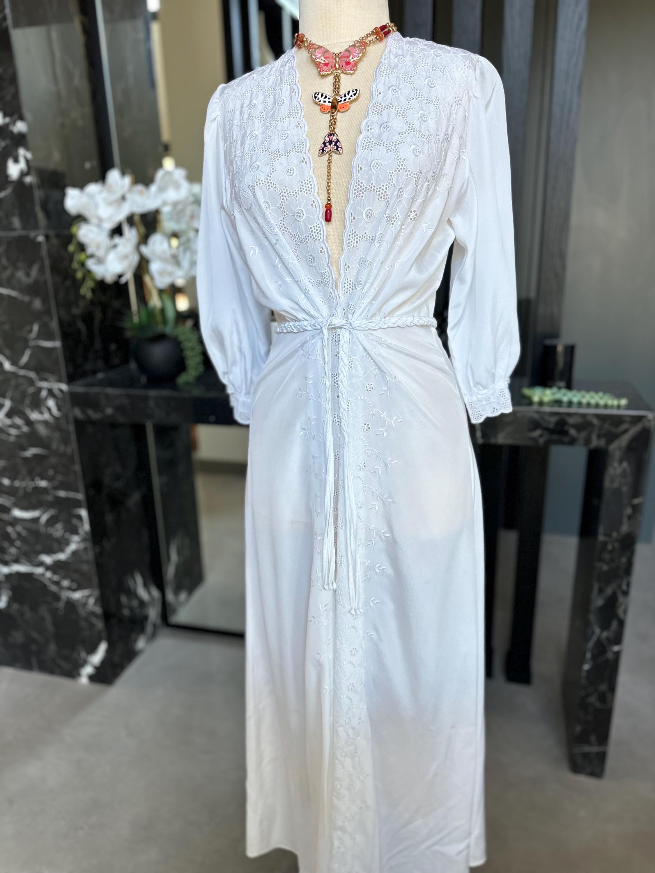 1970 vintage white peignoir dressing gown kimono