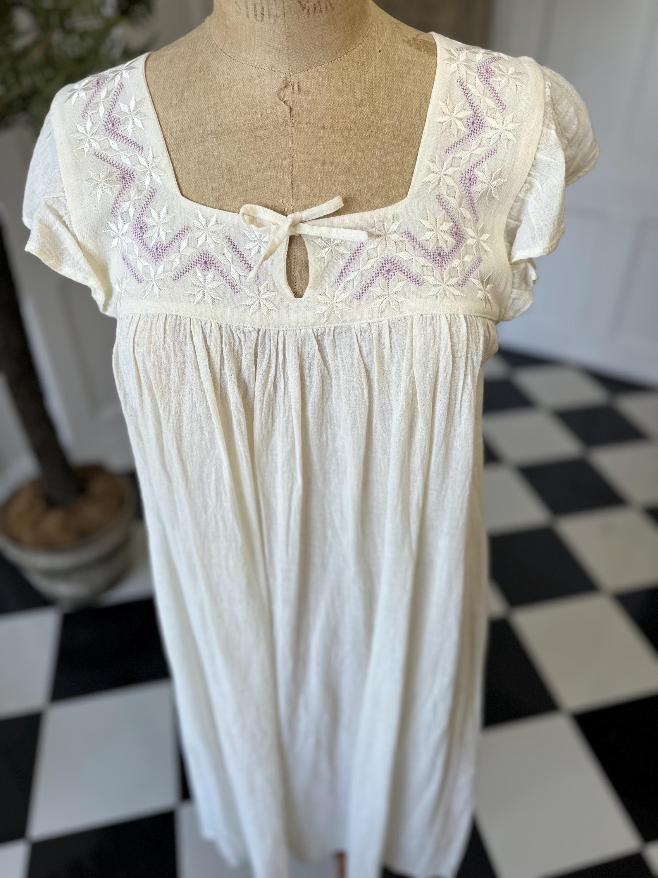 Vintage 1970s muslin long dress with hand embroidery in mauve and cream