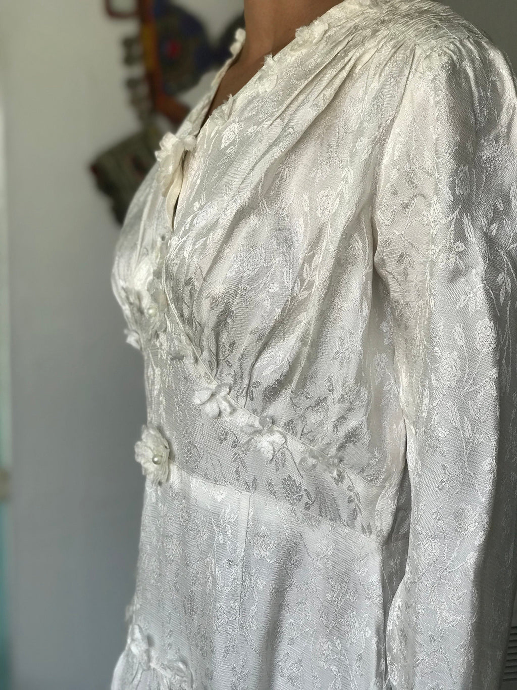 Vintage 1940s white long sleeve dress with floral details