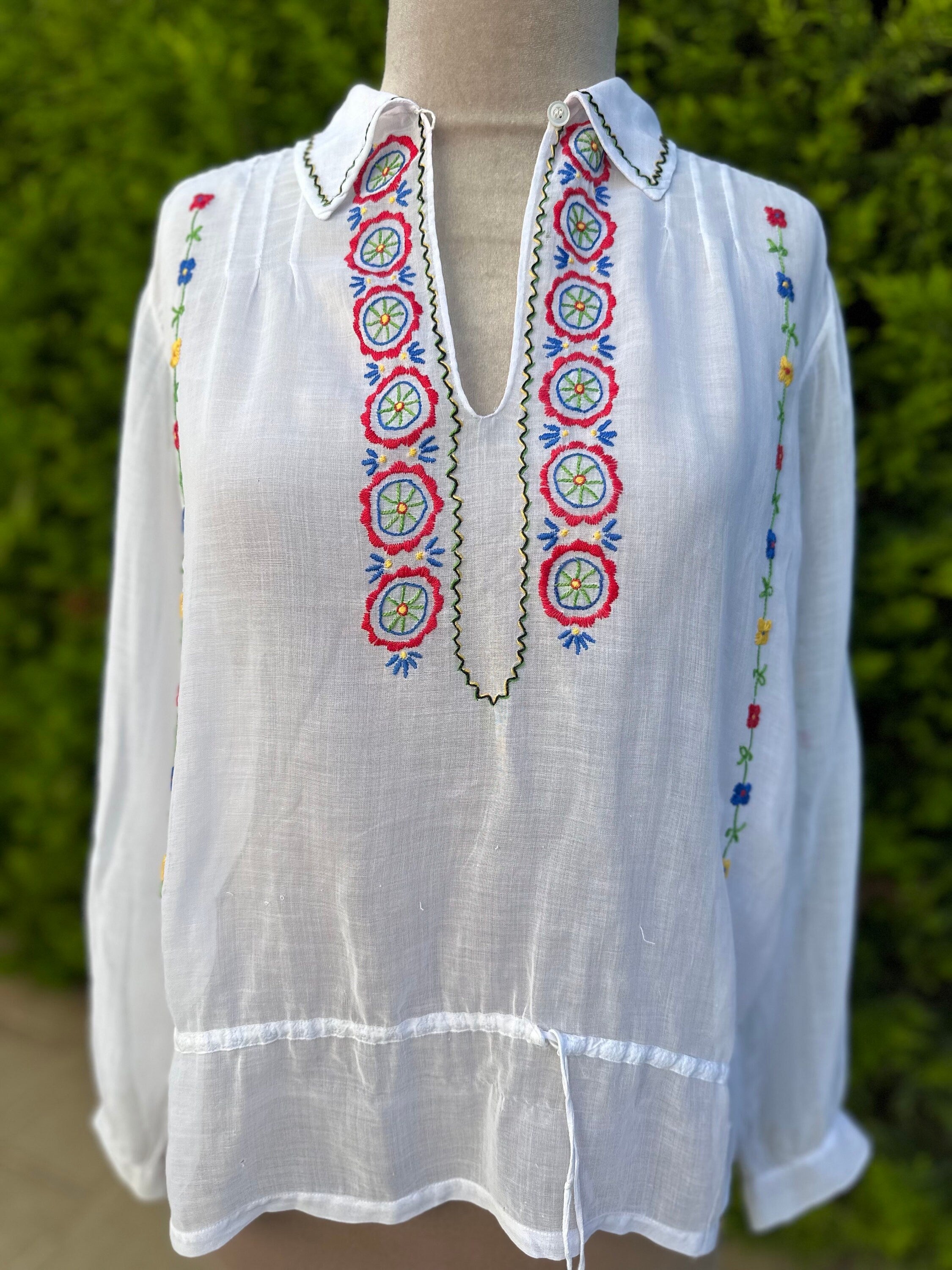 1930s fine white muslin hand embroidered long sleeve blouse