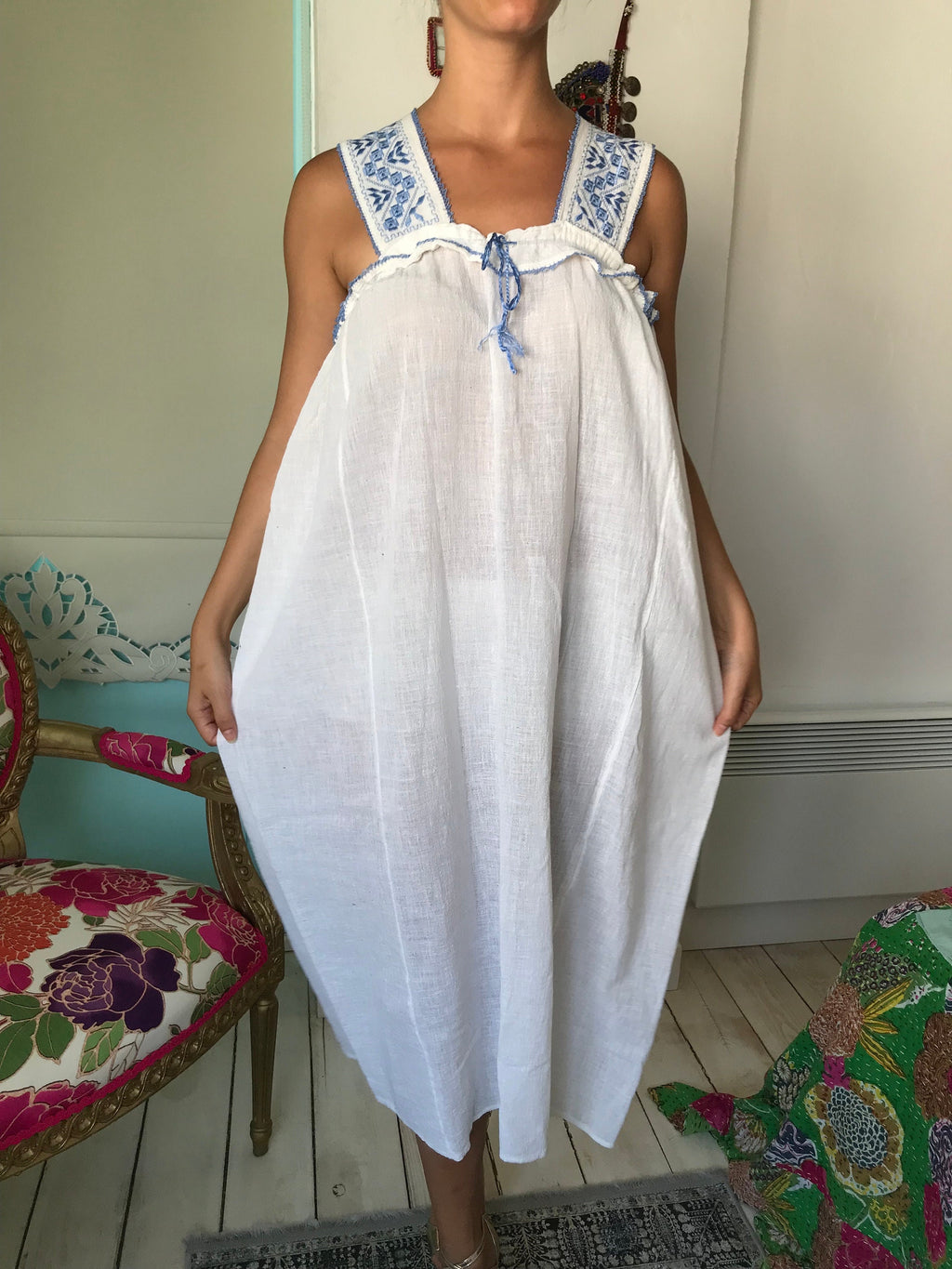 Vintage 1940s dress in hand loomed cotton with hand embroidery smock summer